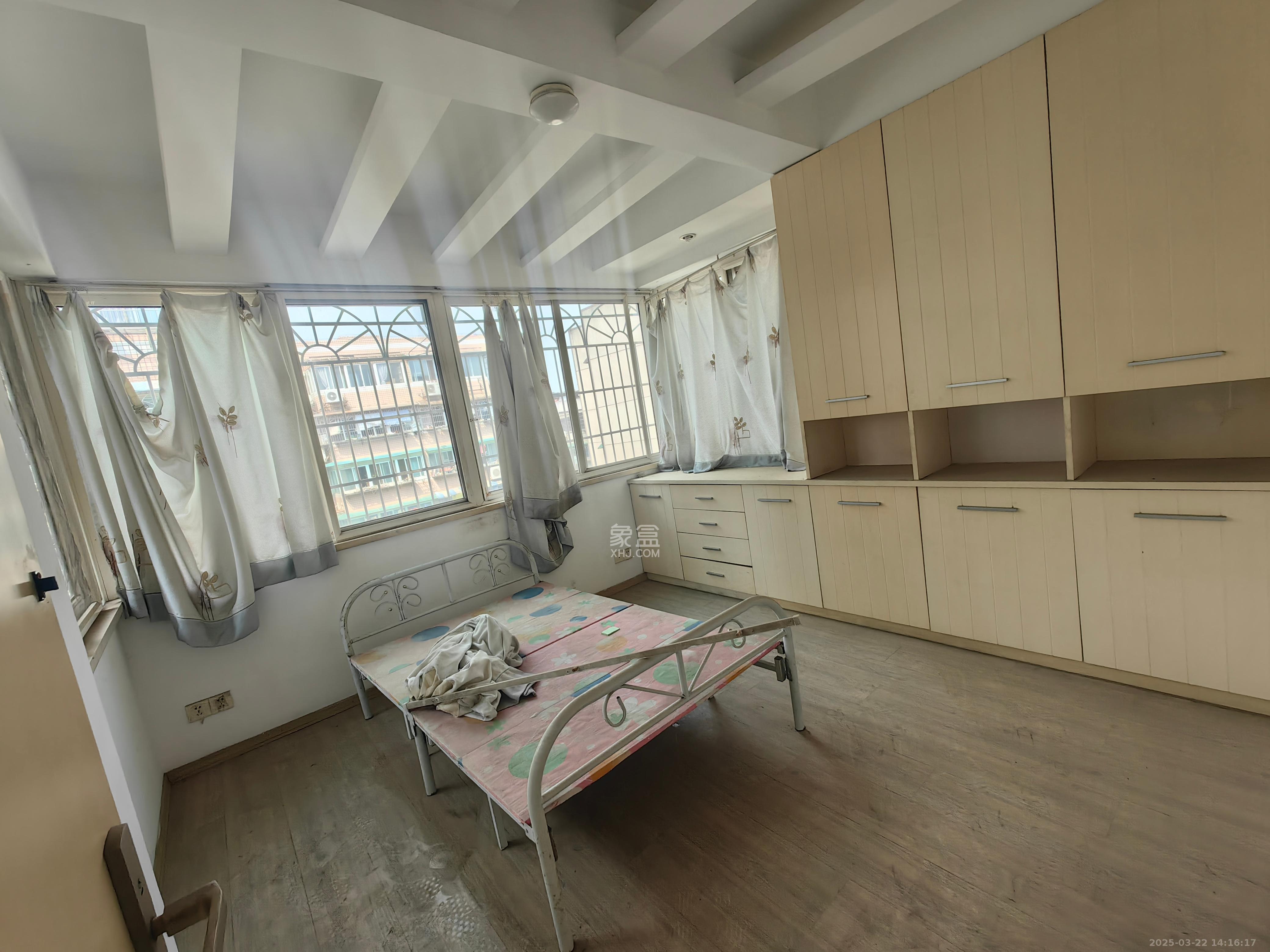 鑫天花园 4室2厅2卫 2200.0元/月 鑫天花园 4室2厅2卫 2200.0元/月室内图