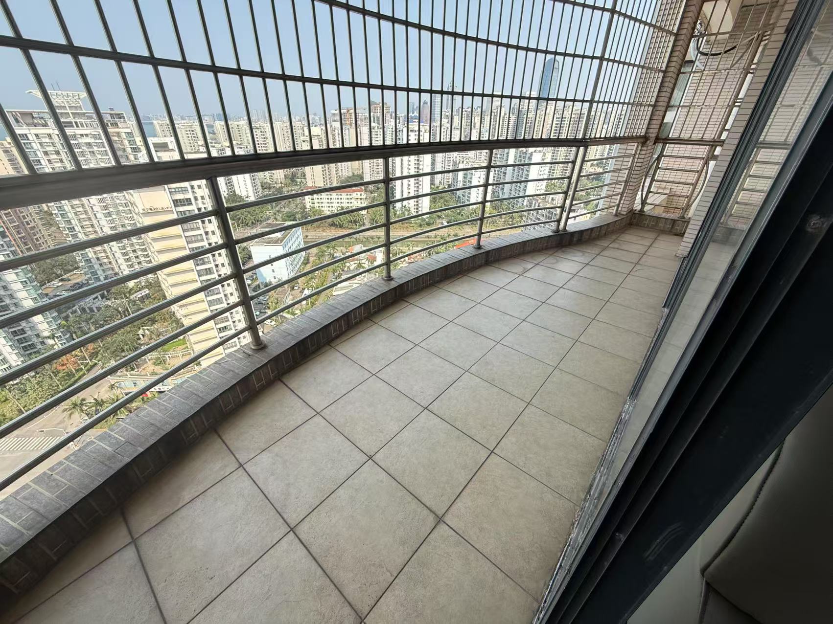 丽晶温泉海景花园一期(别名:丽晶维港、丽晶海景花园) 5室2厅2卫 315.0万 丽晶温泉海景花园一期(别名:丽晶维港、丽晶海景花园) 5室2厅2卫 315.0万室内图