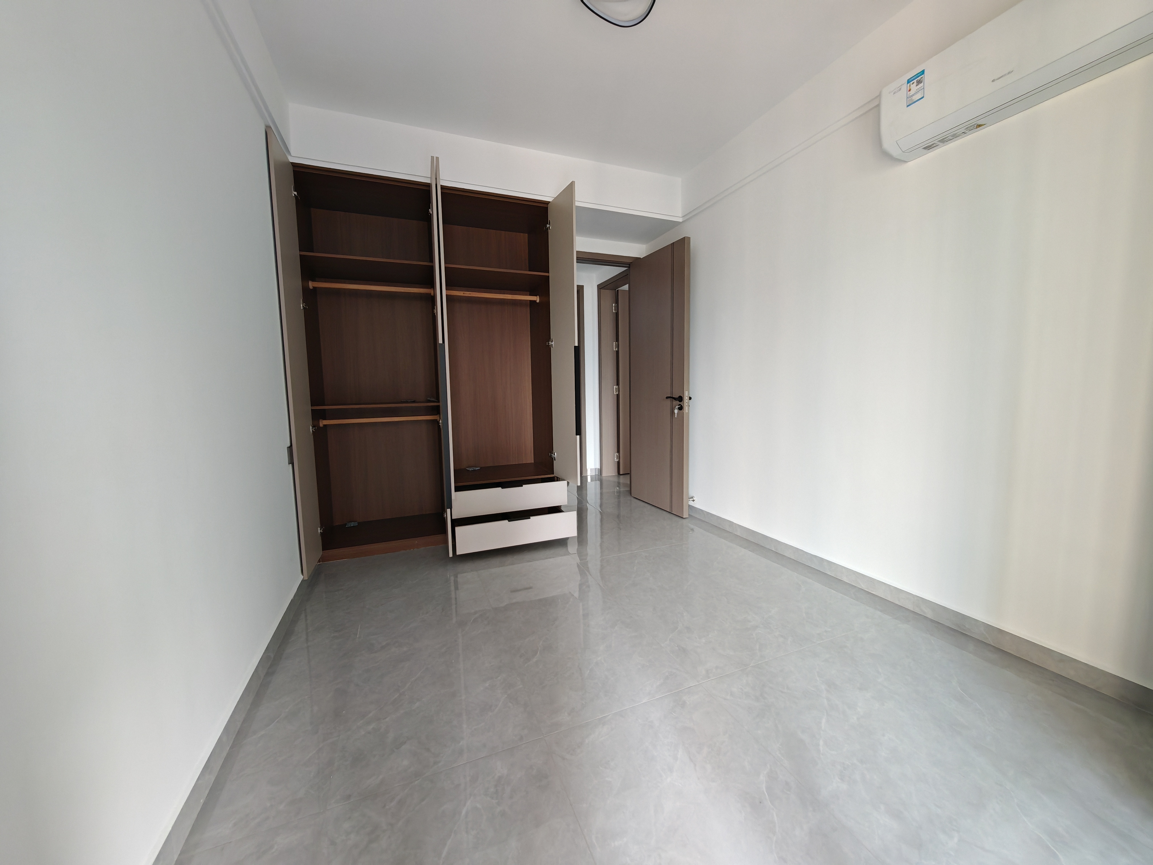 荣盛花语书苑 3室2厅2卫 2200.0元/月 荣盛花语书苑 3室2厅2卫 2200.0元/月室内图