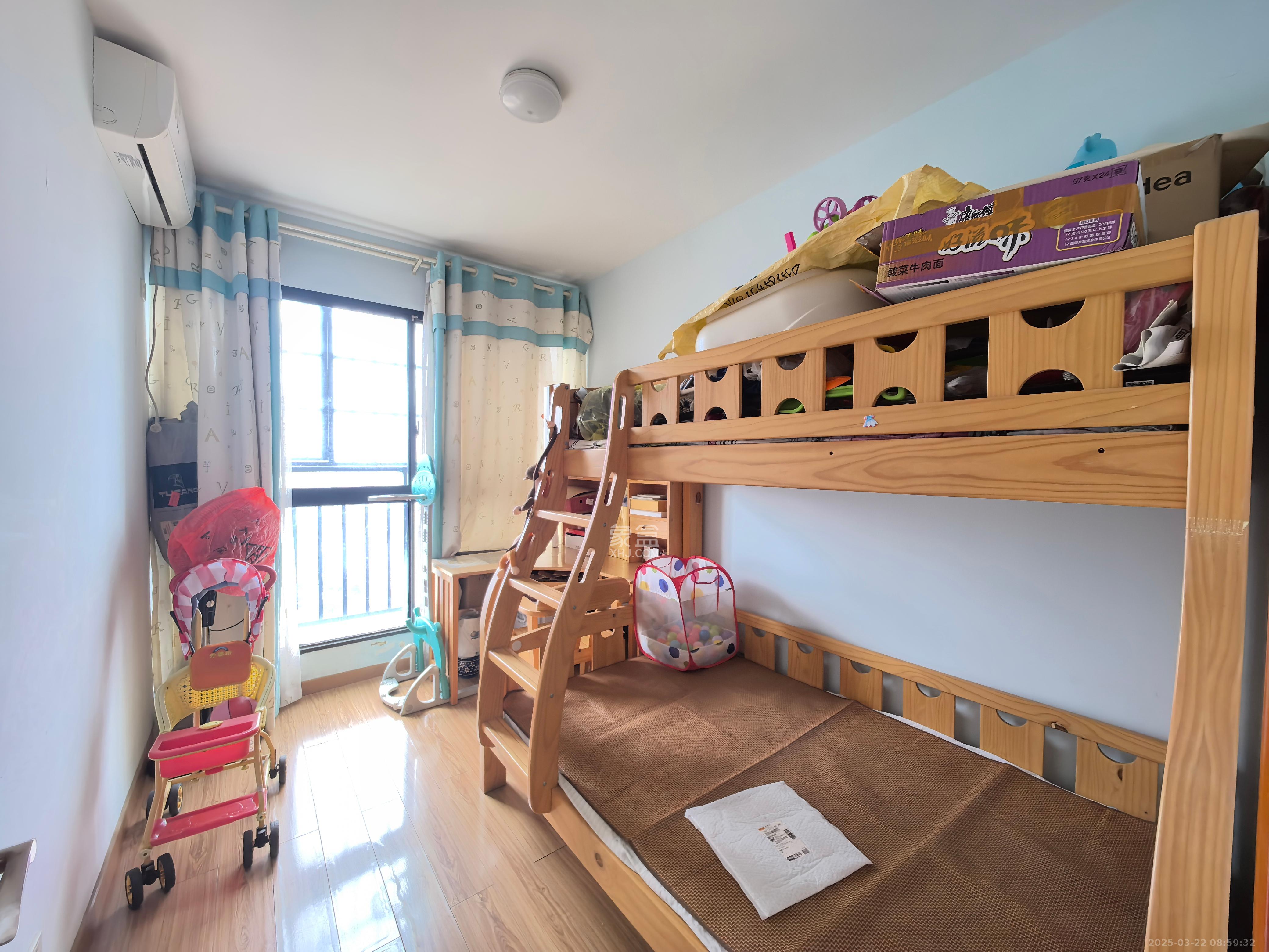 华雅花园  3室2厅2卫    60.0万 华雅花园  3室2厅2卫    60.0万客厅