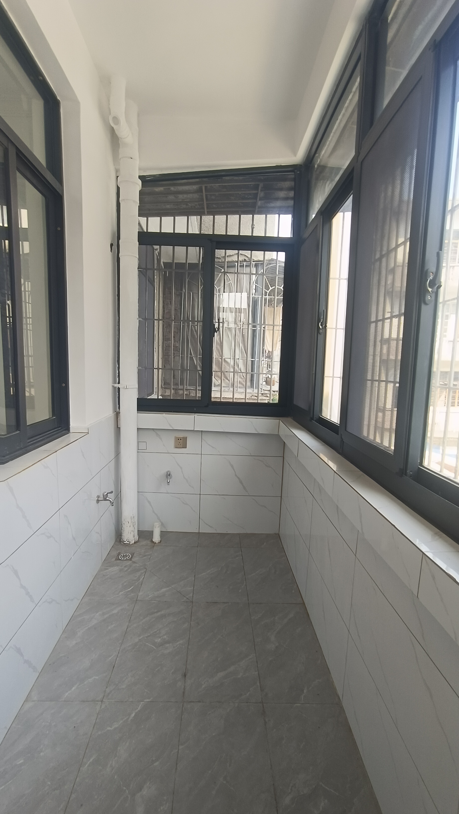 汽车运输总公司大英山住宅区  3室2厅1卫    100.0万 汽车运输总公司大英山住宅区  3室2厅1卫    100.0万阳台