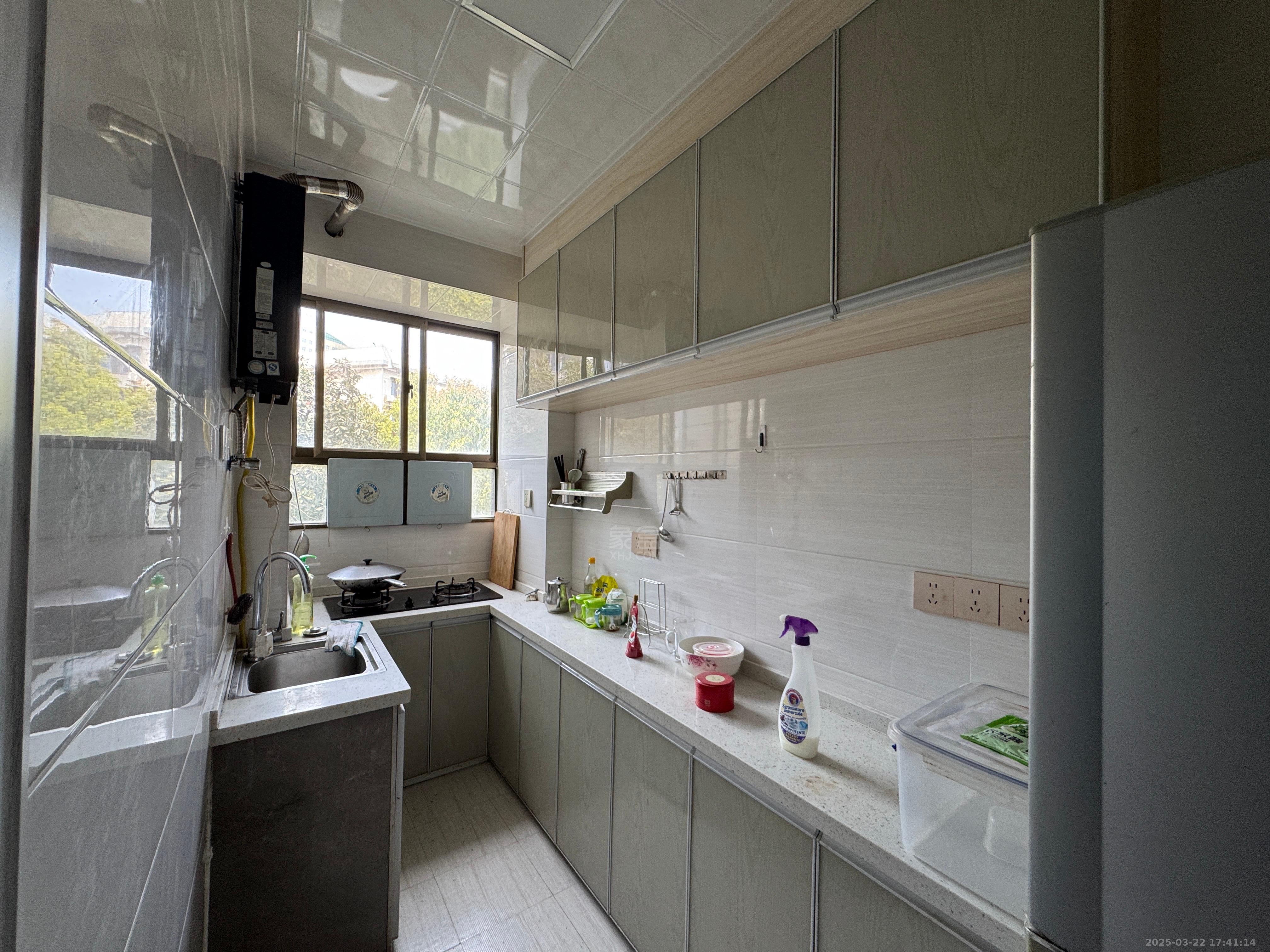 铁路小区 1室0厅0卫 1000.0元/月 铁路小区 1室0厅0卫 1000.0元/月室内图