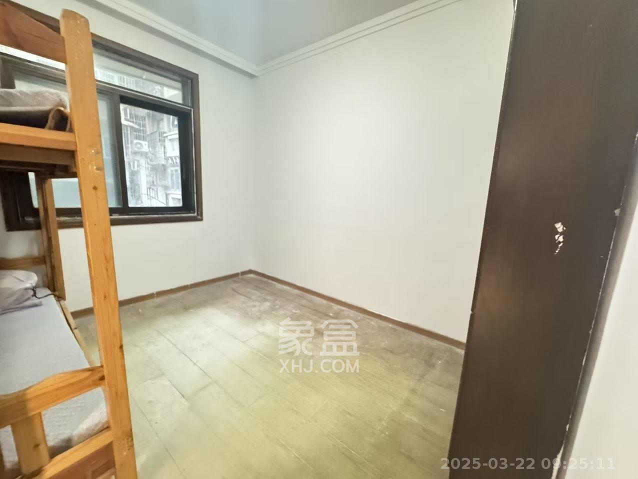 郊区外贸宿舍  2室1厅1卫    1600.0元/月 郊区外贸宿舍  2室1厅1卫    1600.0元/月室内图