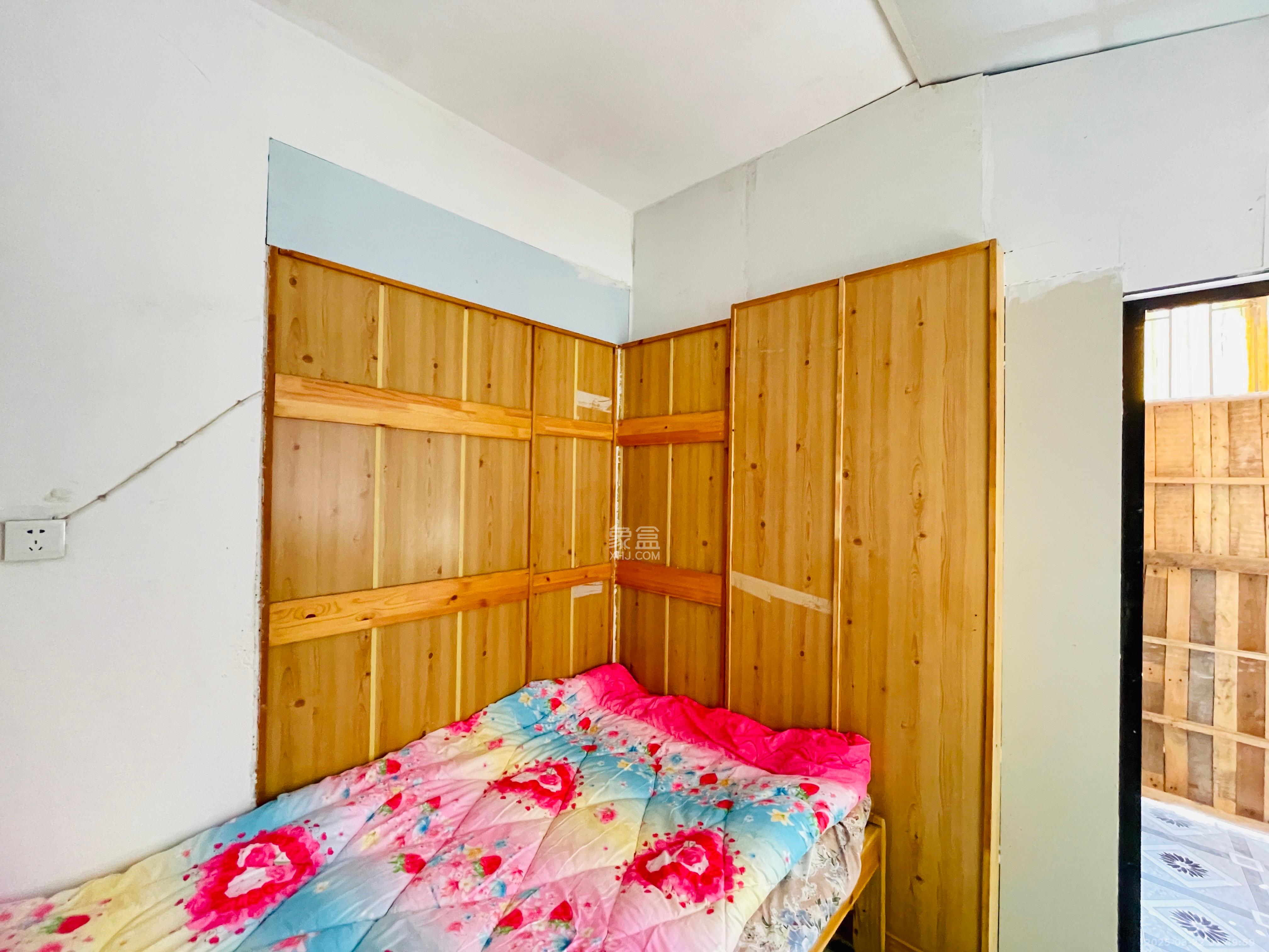 军属新村 1室1厅1卫 1200.0元/月 军属新村 1室1厅1卫 1200.0元/月室内图