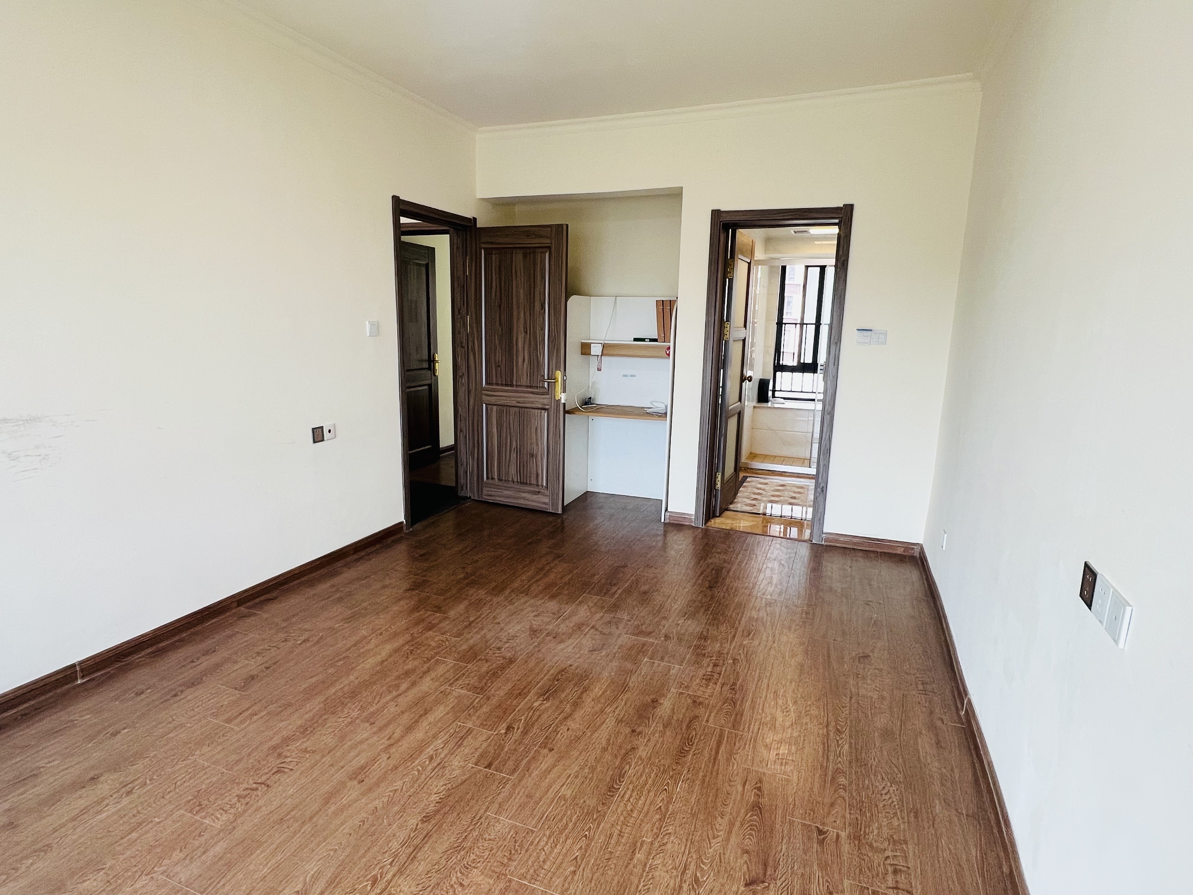 碧桂园 4室2厅2卫 1700.0元/月 碧桂园 4室2厅2卫 1700.0元/月室内图