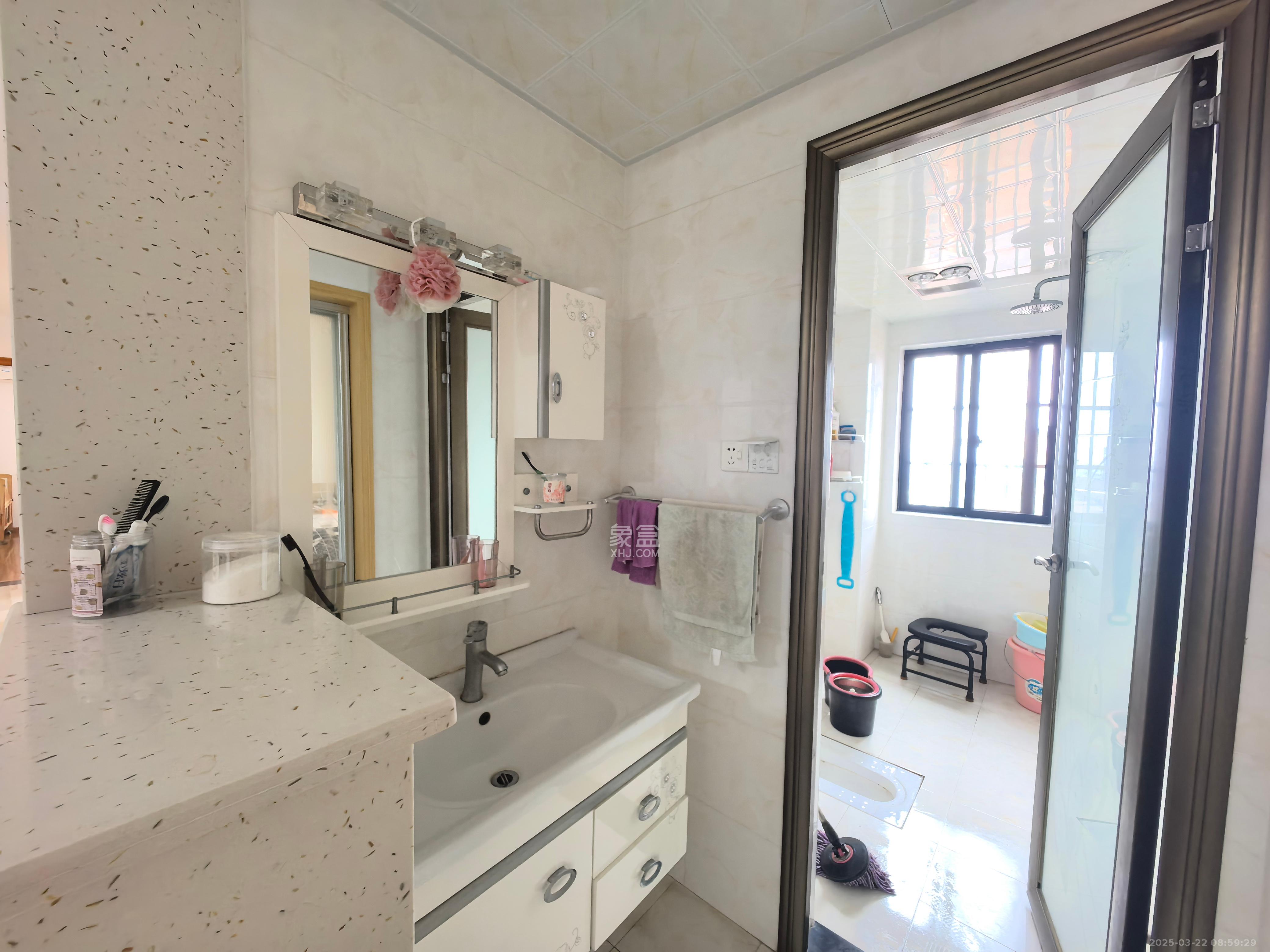 华雅花园  3室2厅2卫    60.0万 华雅花园  3室2厅2卫    60.0万客厅