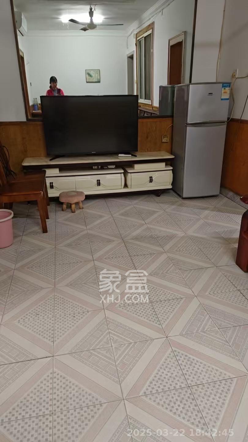 桐荫里社区  2室1厅1卫    1600.0元/月 桐荫里社区  2室1厅1卫    1600.0元/月室内图