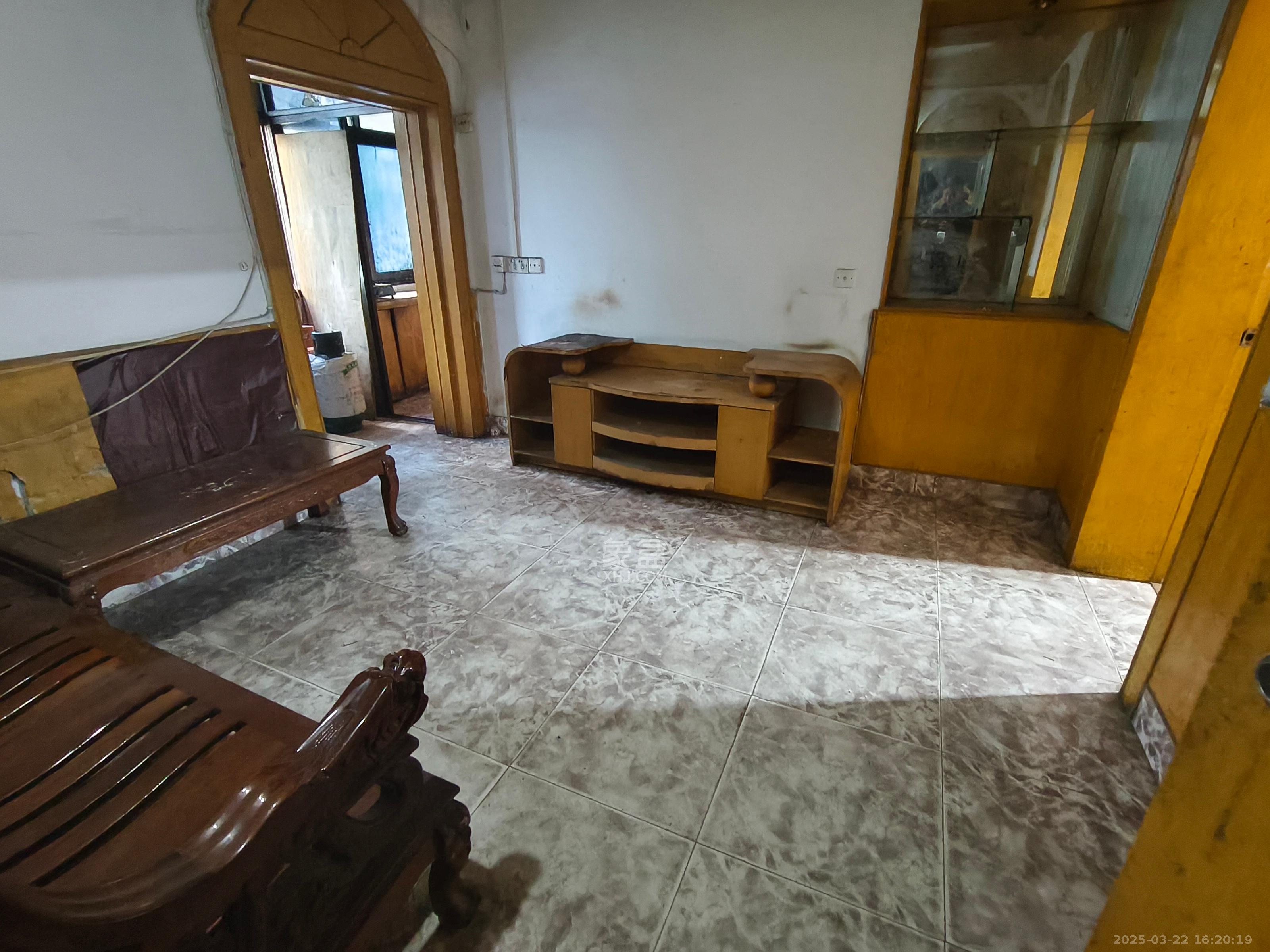 湖南省轻工业品进出口公司宿舍/外贸宿舍  2室1厅1卫    1400.0元/月 湖南省轻工业品进出口公司宿舍/外贸宿舍  2室1厅1卫    1400.0元/月