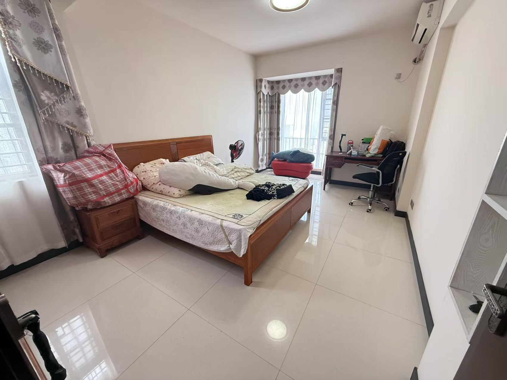 丽晶温泉海景花园一期(别名:丽晶维港、丽晶海景花园) 5室2厅2卫 315.0万 丽晶温泉海景花园一期(别名:丽晶维港、丽晶海景花园) 5室2厅2卫 315.0万室内图