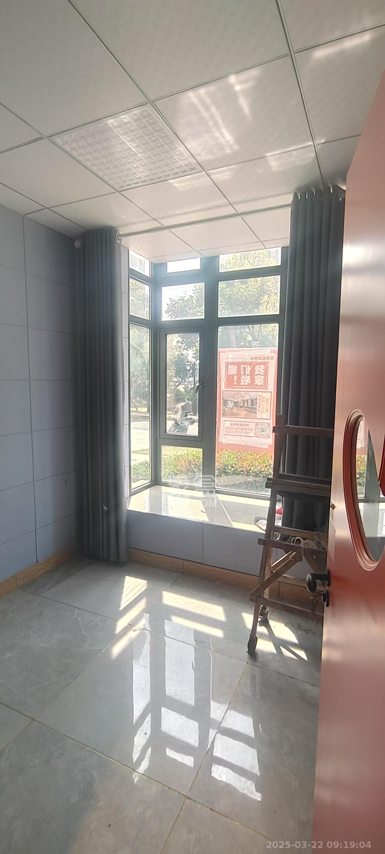 恒大御景半岛  3室2厅2卫   2400.00元/月室内图