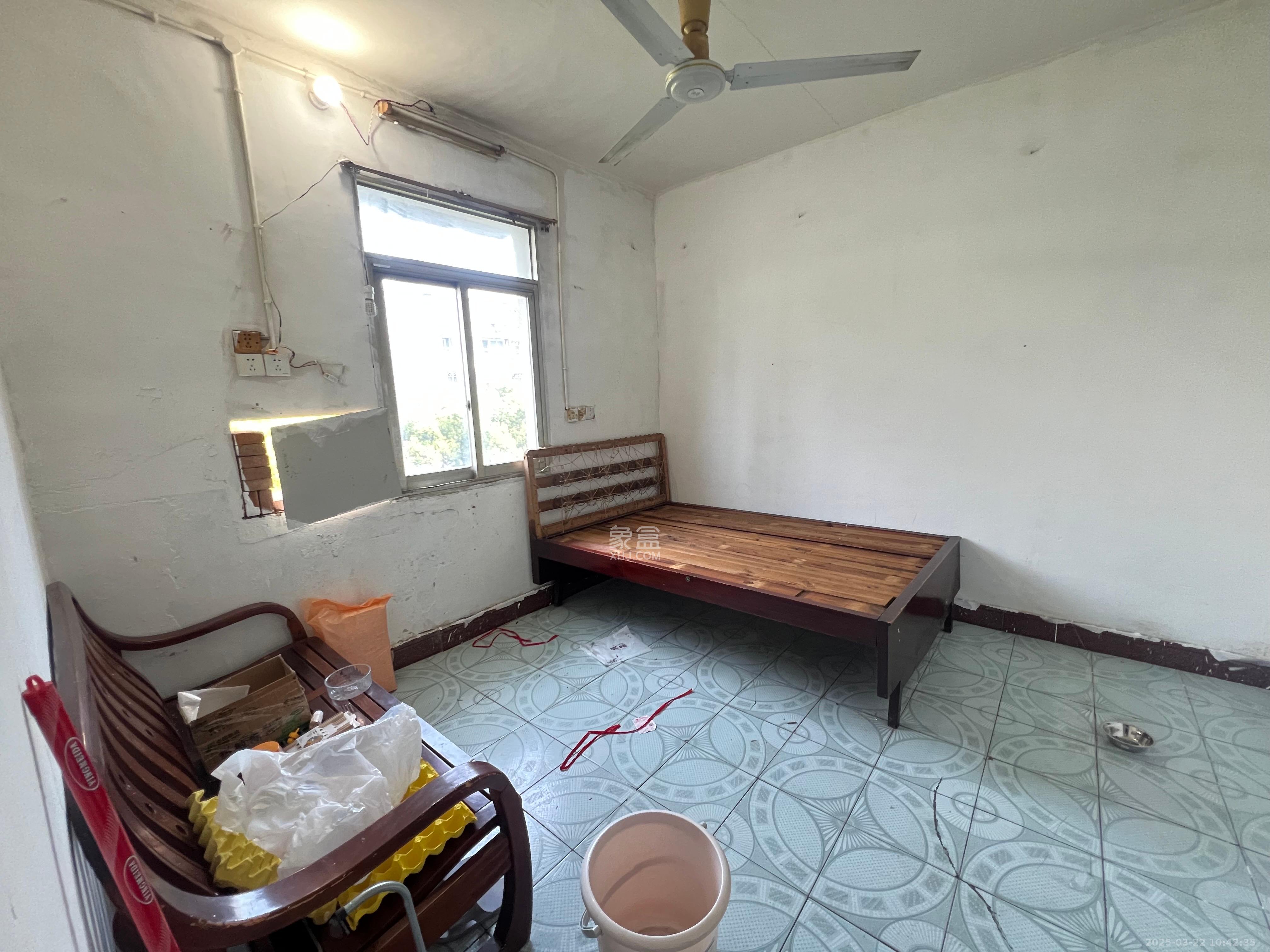 五一东村 1室1厅1卫 650.0元/月 五一东村 1室1厅1卫 650.0元/月室内图