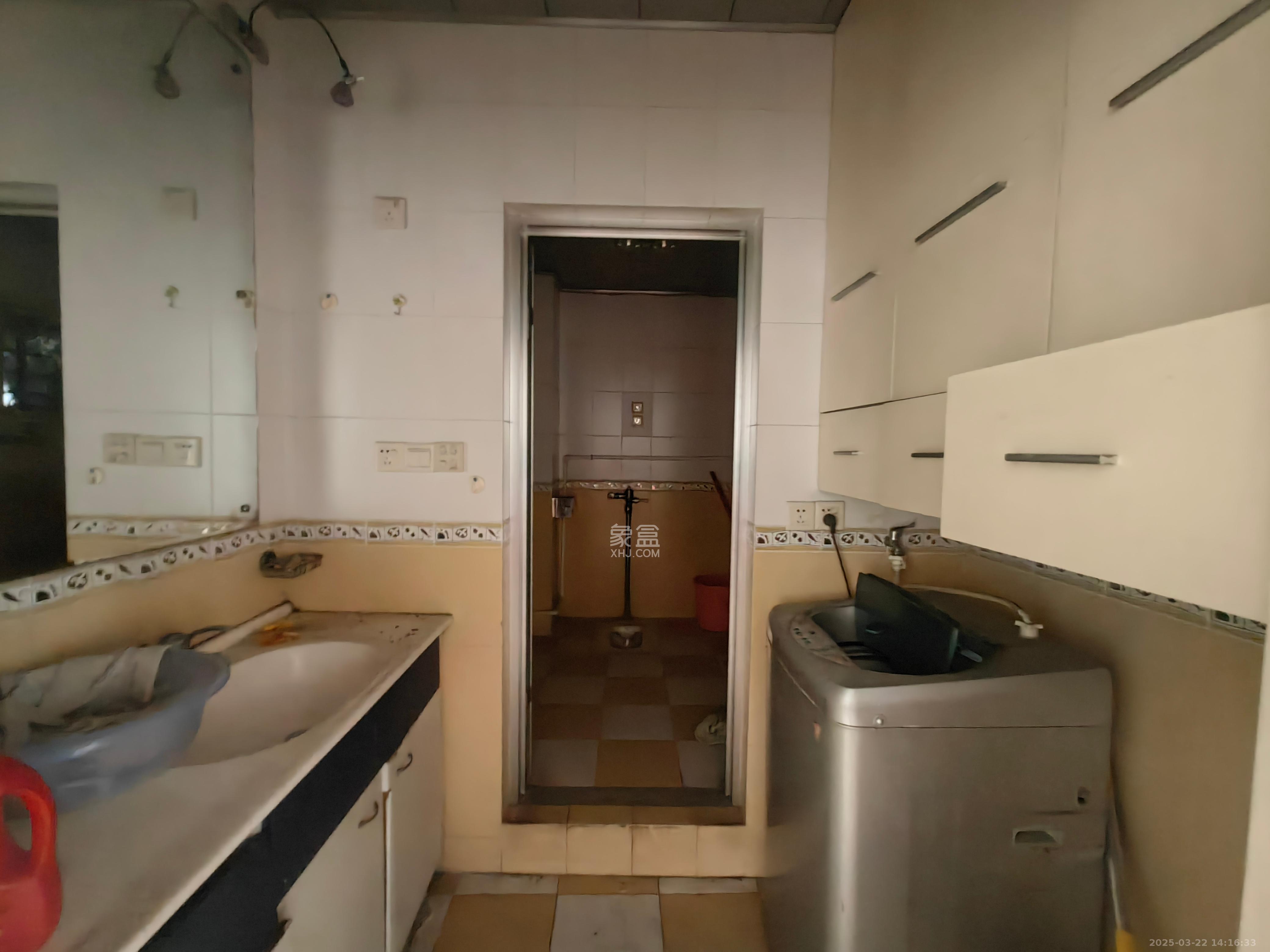 鑫天花园 4室2厅2卫 2200.0元/月 鑫天花园 4室2厅2卫 2200.0元/月室内图