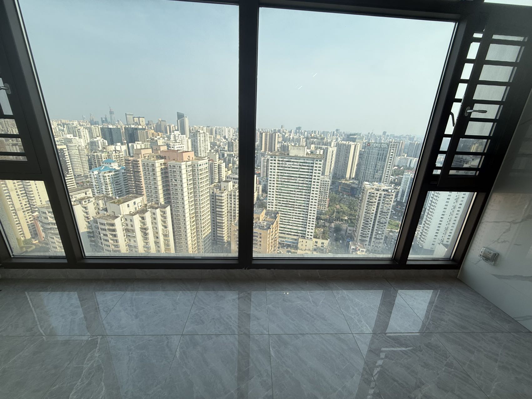 华润中心 2室2厅1卫 195.0万 华润中心 2室2厅1卫 195.0万室内图