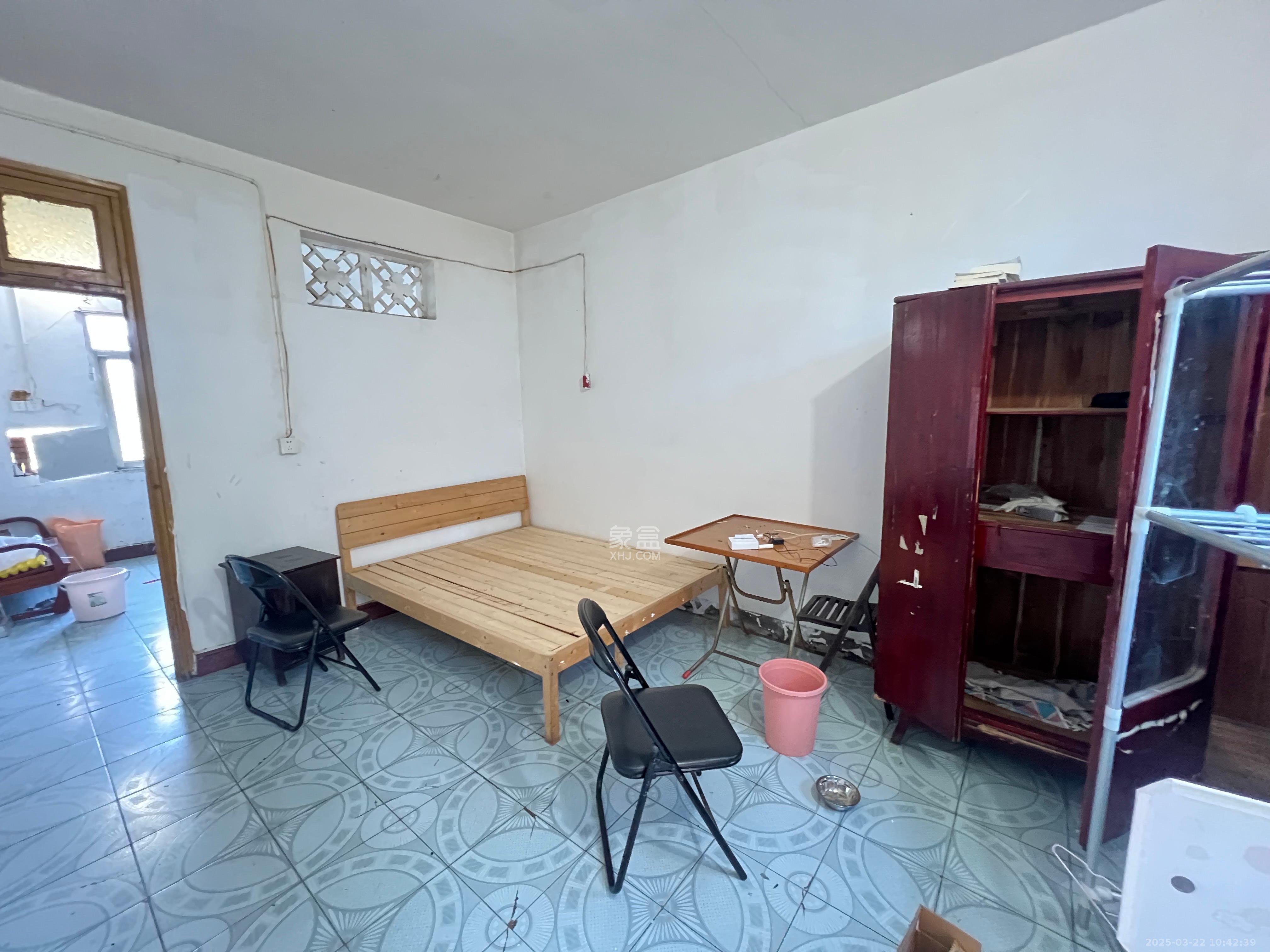 五一东村 1室1厅1卫 650.0元/月 五一东村 1室1厅1卫 650.0元/月室内图