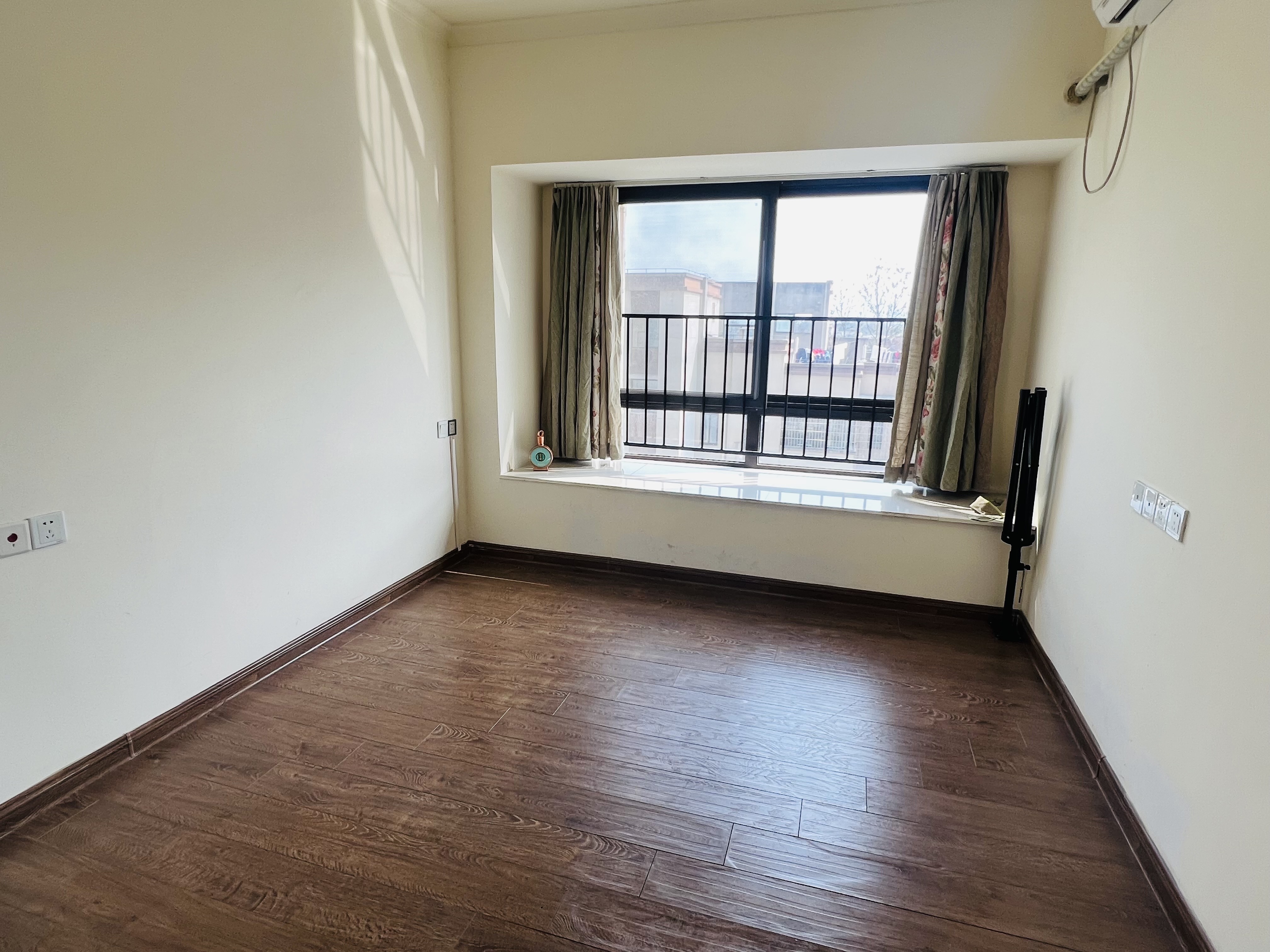 碧桂园 4室2厅2卫 1700.0元/月 碧桂园 4室2厅2卫 1700.0元/月室内图