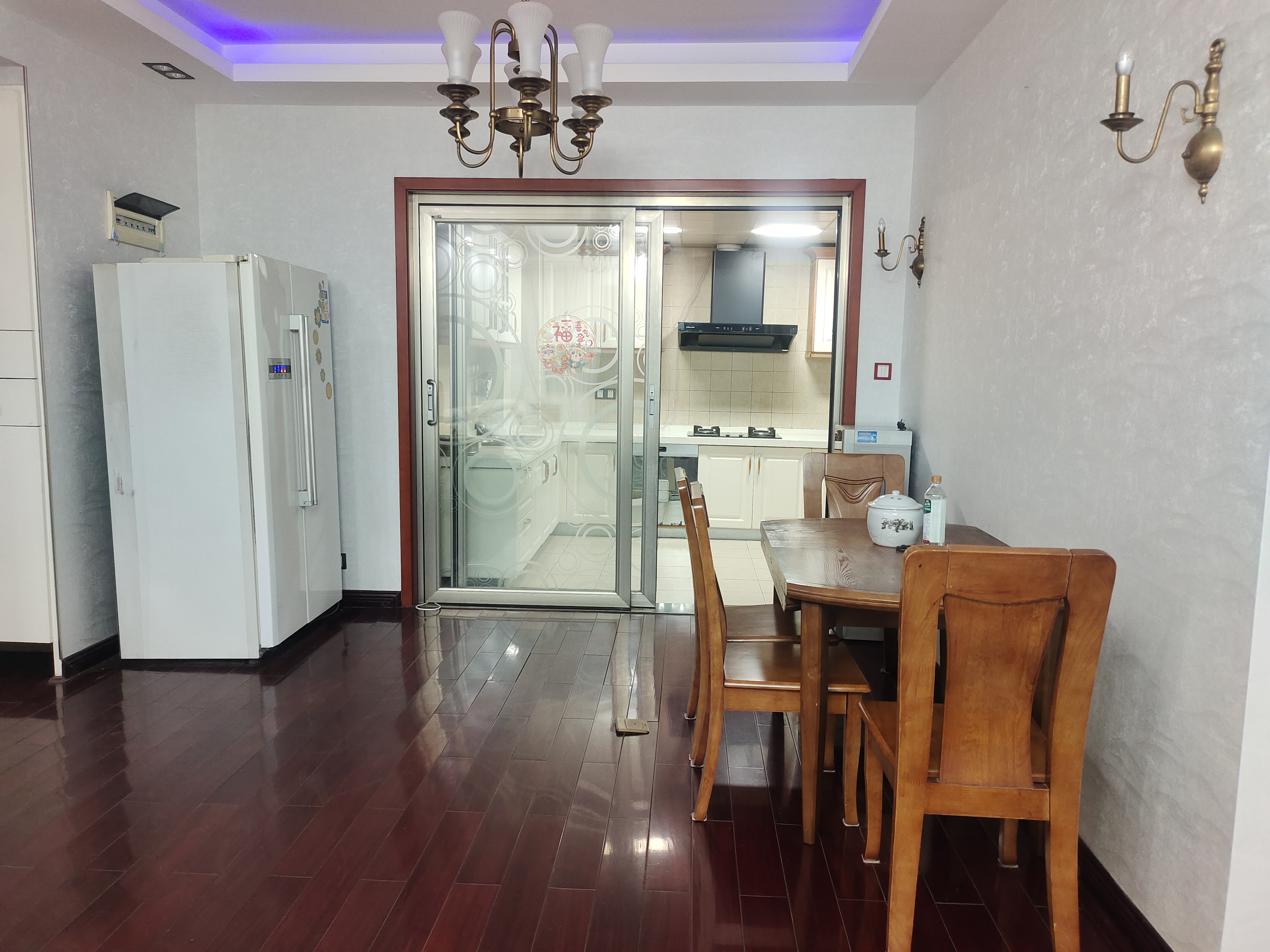 大同芙蓉 3室2厅2卫 99.8万 大同芙蓉 3室2厅2卫 99.8万客厅