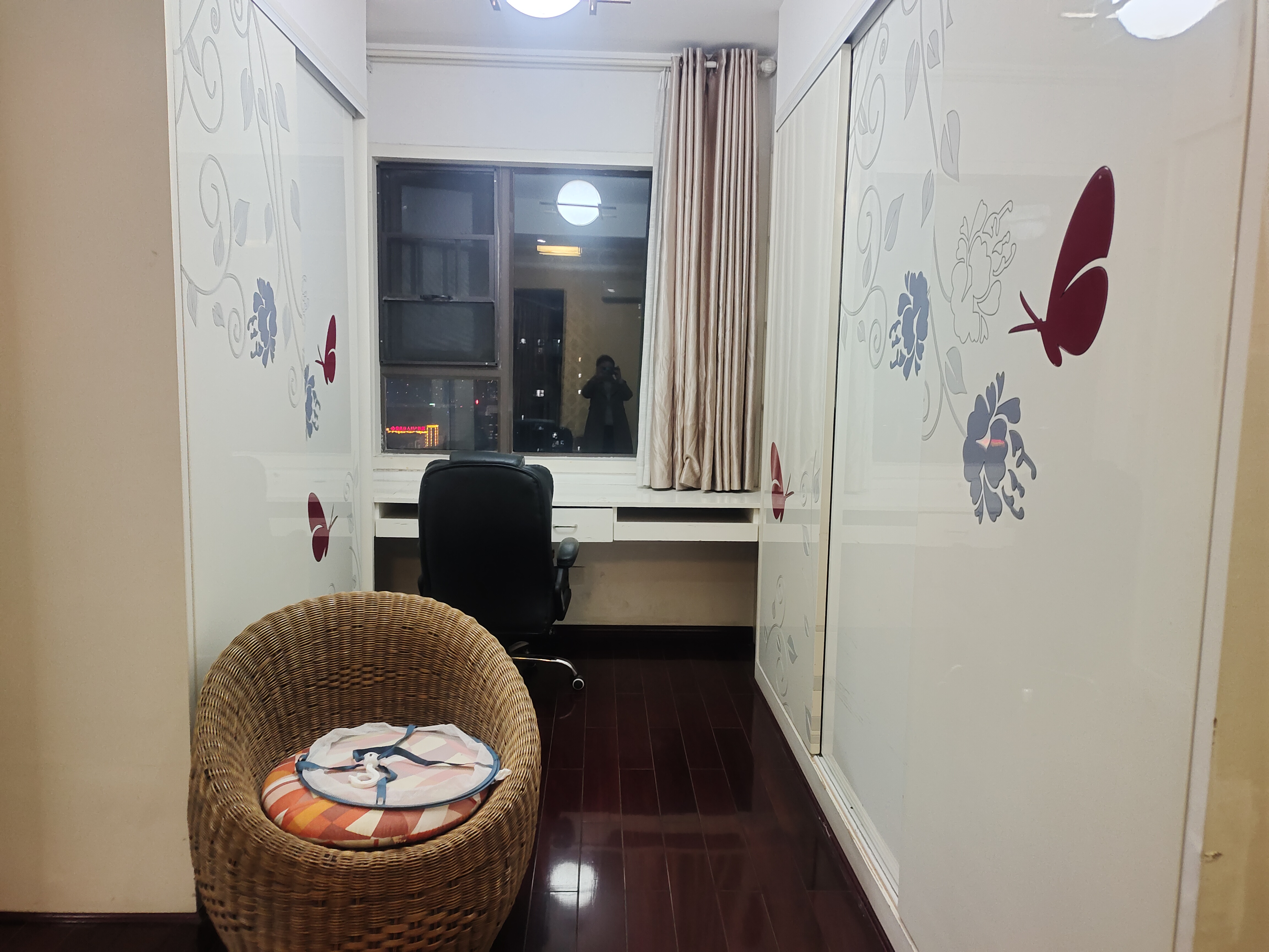 大同芙蓉 3室2厅2卫 99.8万 大同芙蓉 3室2厅2卫 99.8万卧室