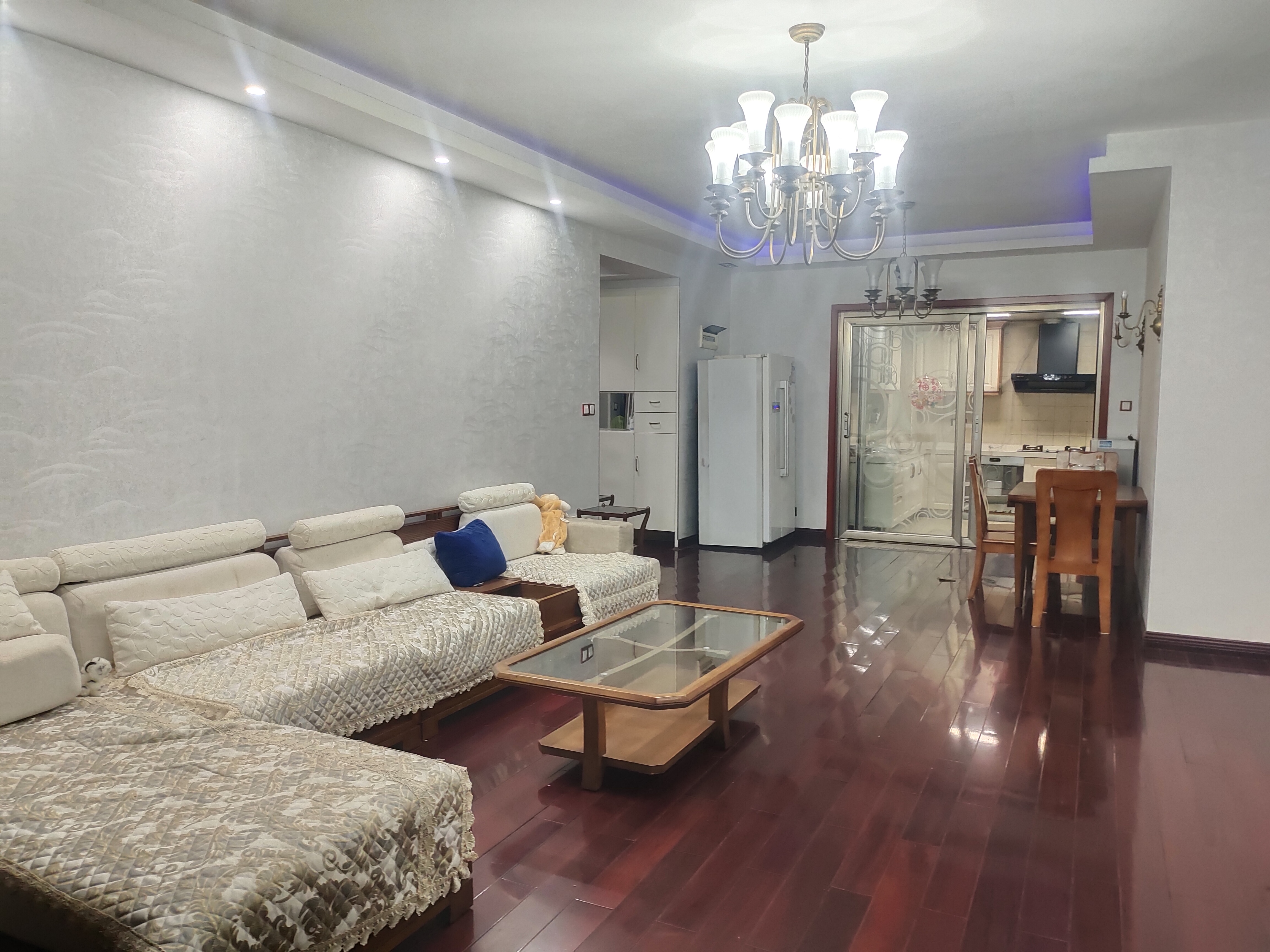 大同芙蓉 3室2厅2卫 99.8万 大同芙蓉 3室2厅2卫 99.8万客厅