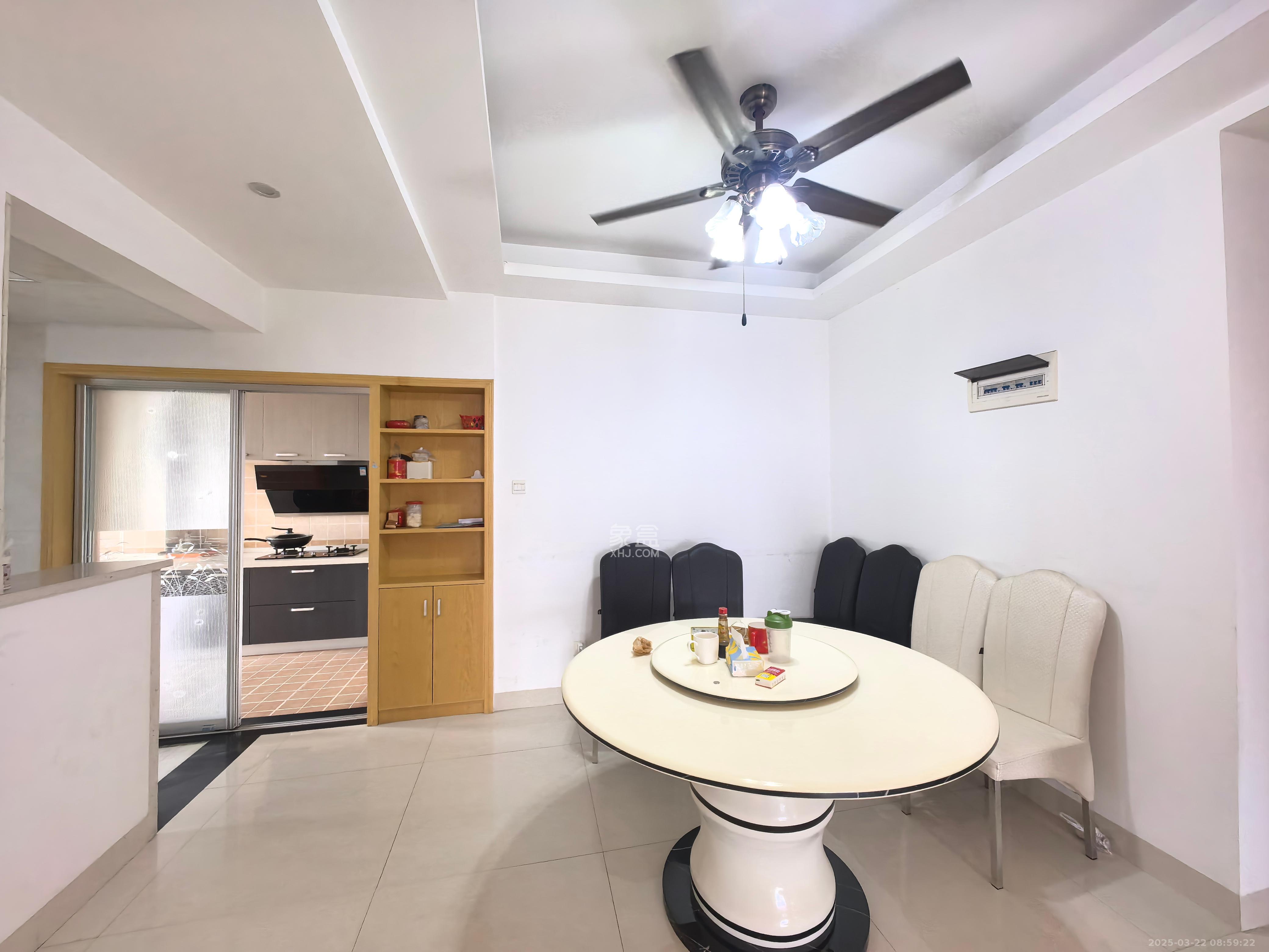 华雅花园  3室2厅2卫    60.0万 华雅花园  3室2厅2卫    60.0万客厅