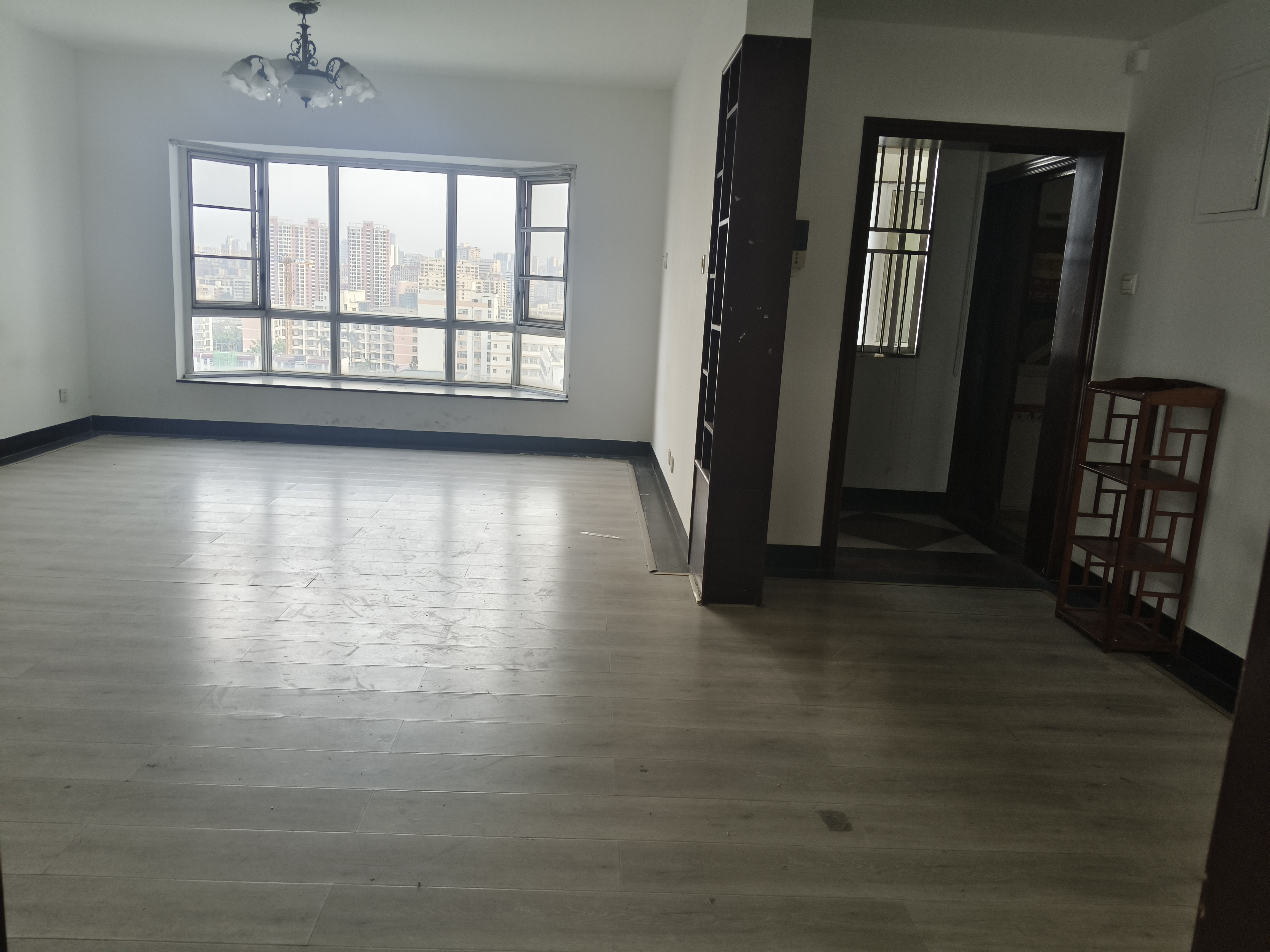 嘉华城市花园 4室2厅1卫 3800.0元/月 嘉华城市花园 4室2厅1卫 3800.0元/月室内图