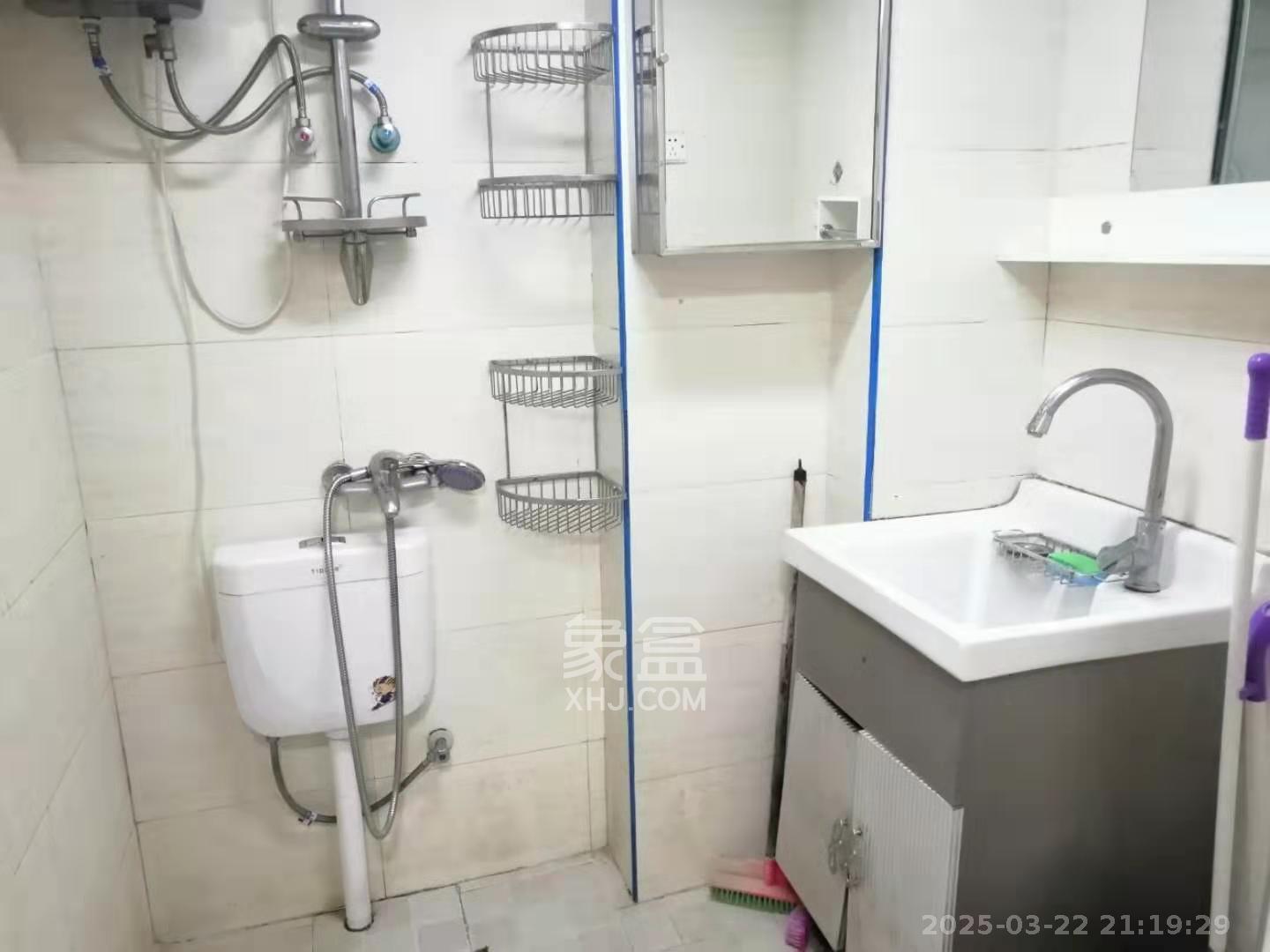 保利麓谷林语I区 1室1厅1卫 1300.0元/月 保利麓谷林语I区 1室1厅1卫 1300.0元/月室内图