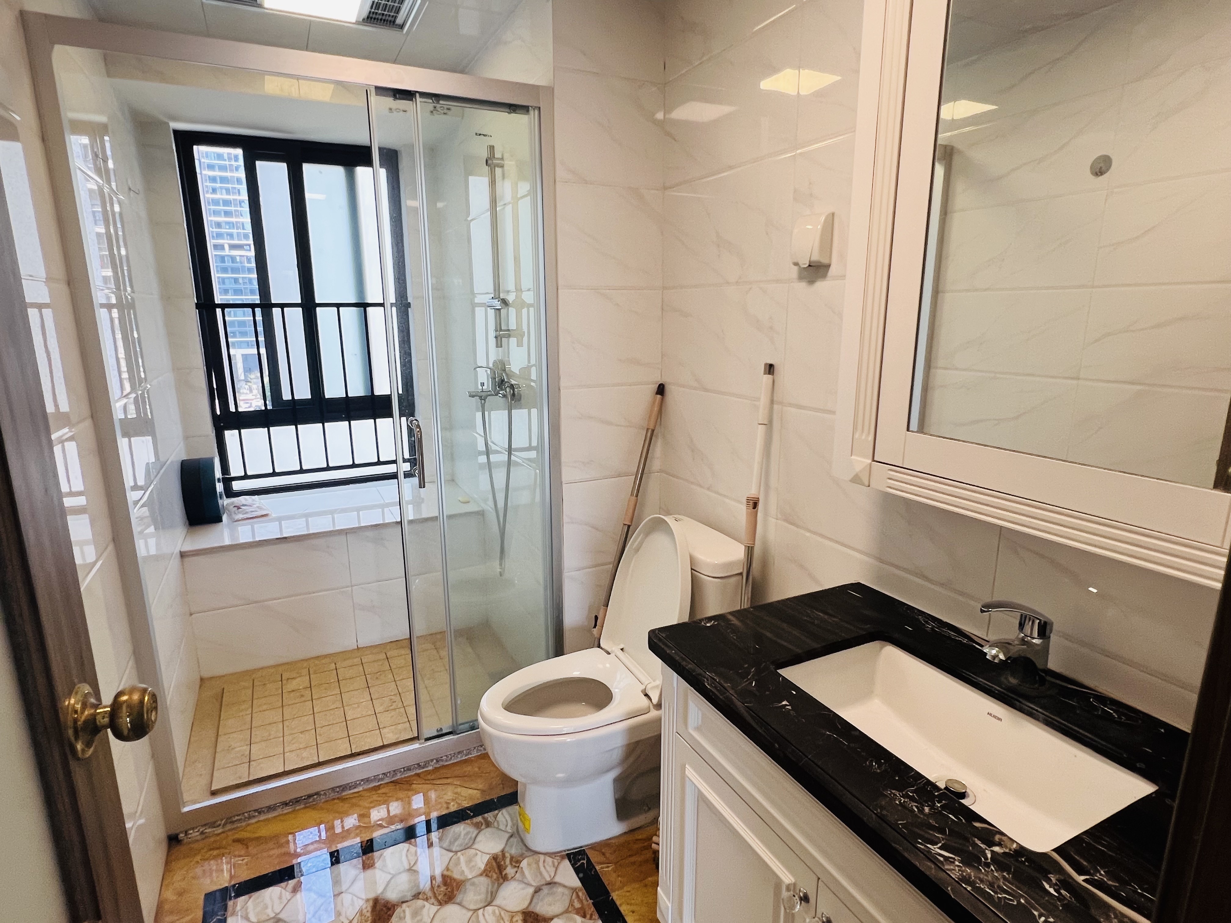 碧桂园 4室2厅2卫 1700.0元/月 碧桂园 4室2厅2卫 1700.0元/月室内图