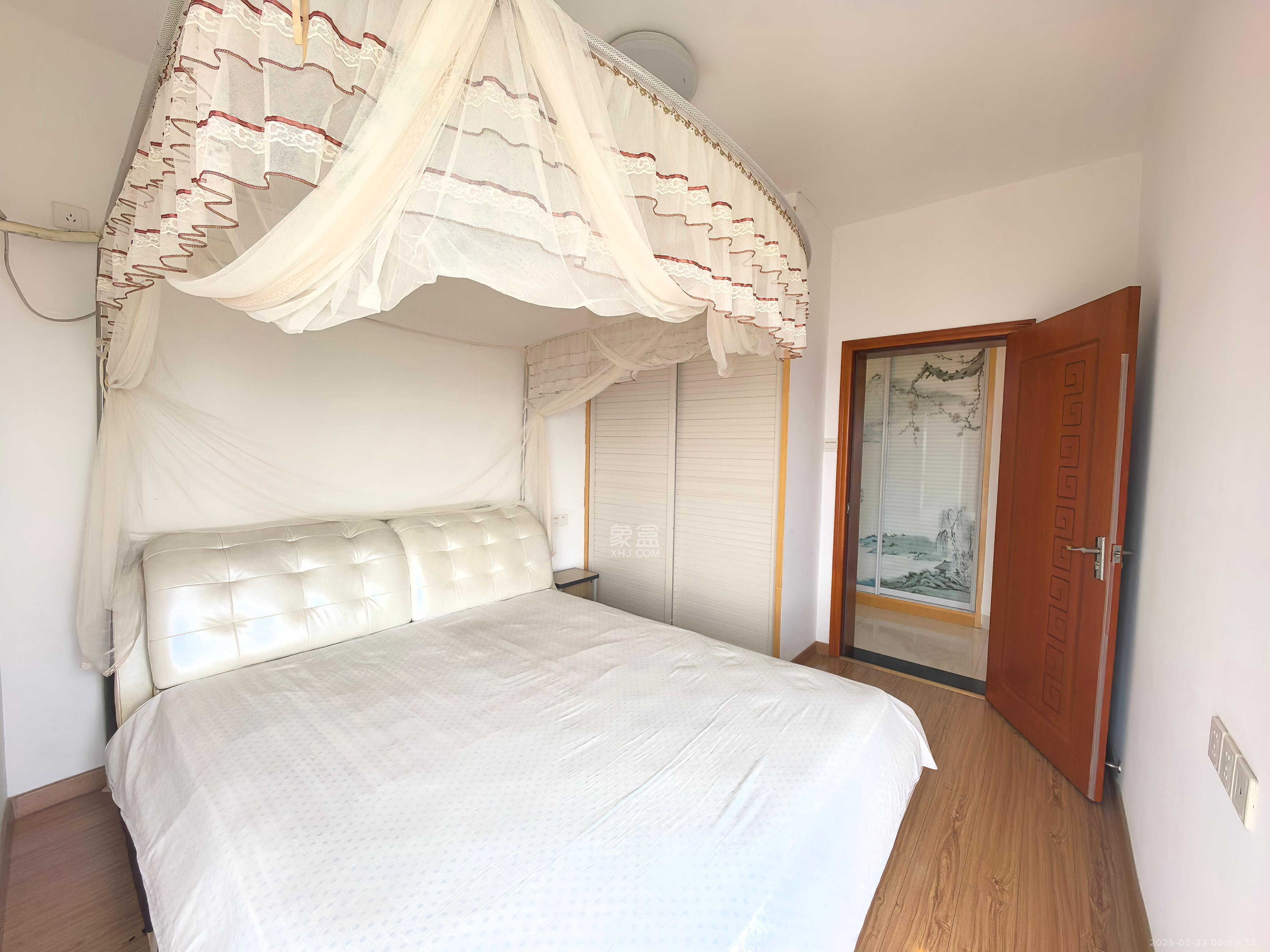 华雅花园  3室2厅2卫    60.0万 华雅花园  3室2厅2卫    60.0万客厅