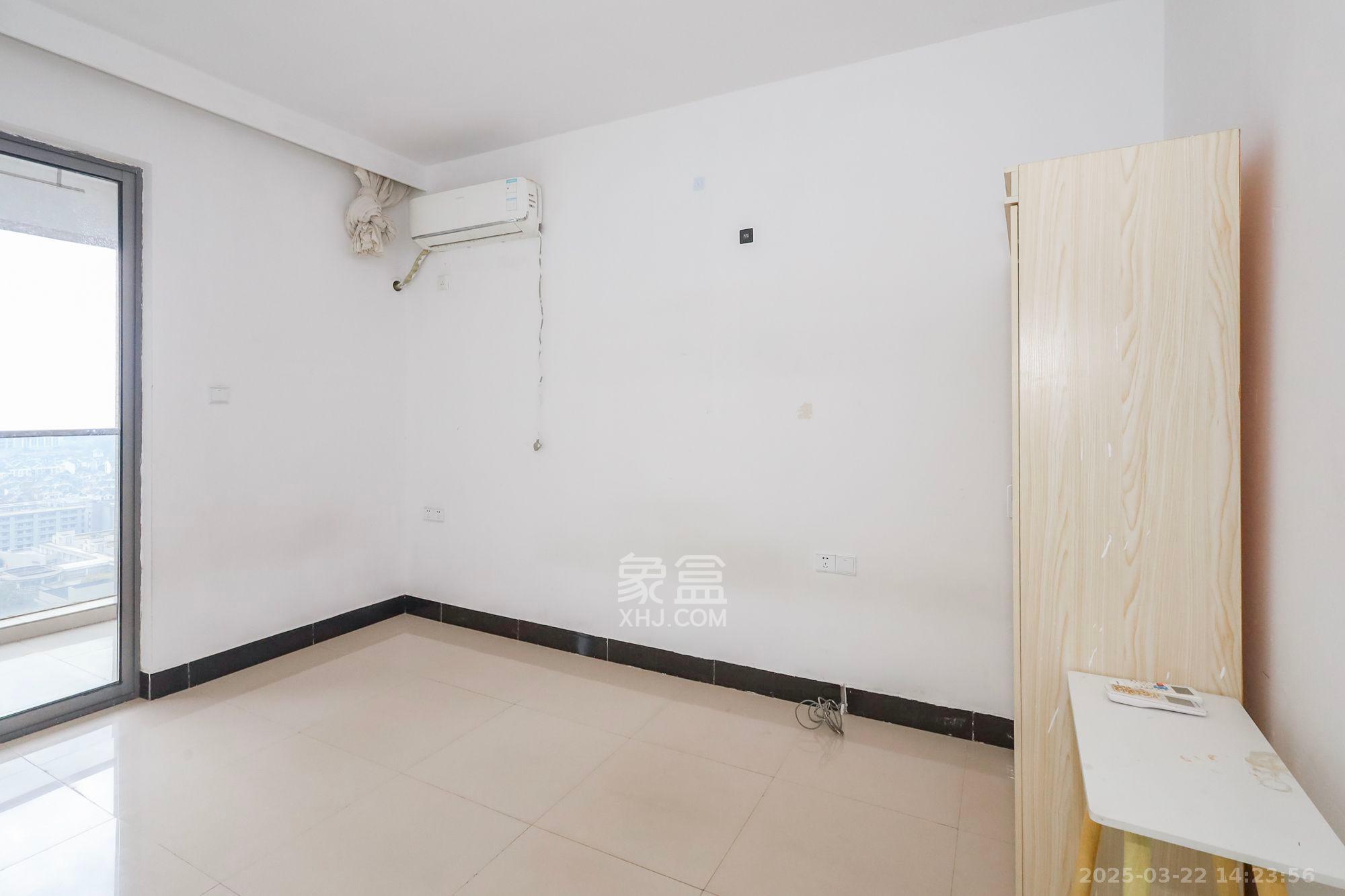 八方小区C区  4室2厅2卫    4200.0元/月 八方小区C区  4室2厅2卫    4200.0元/月室内图