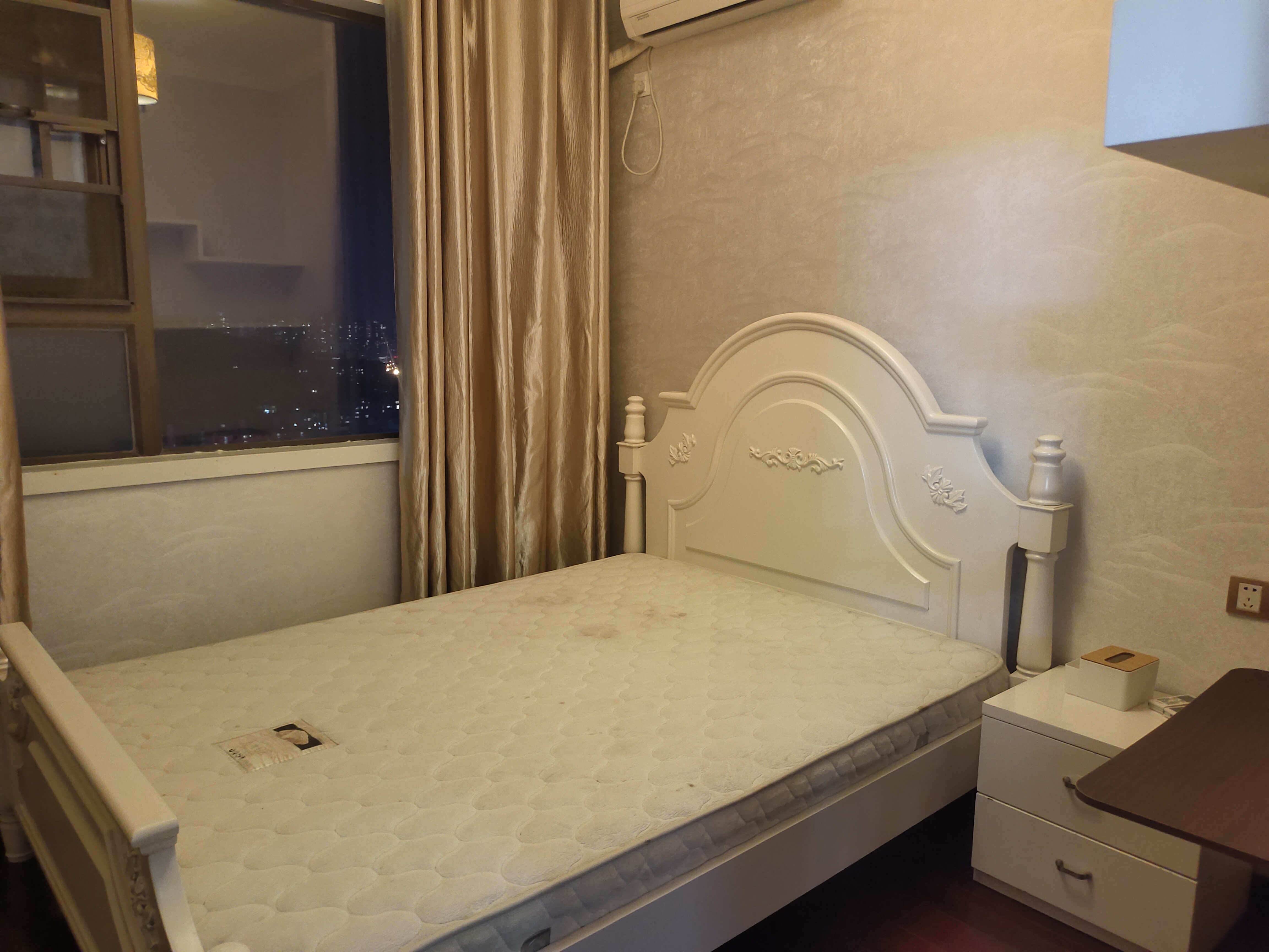 大同芙蓉 3室2厅2卫 99.8万 大同芙蓉 3室2厅2卫 99.8万卧室