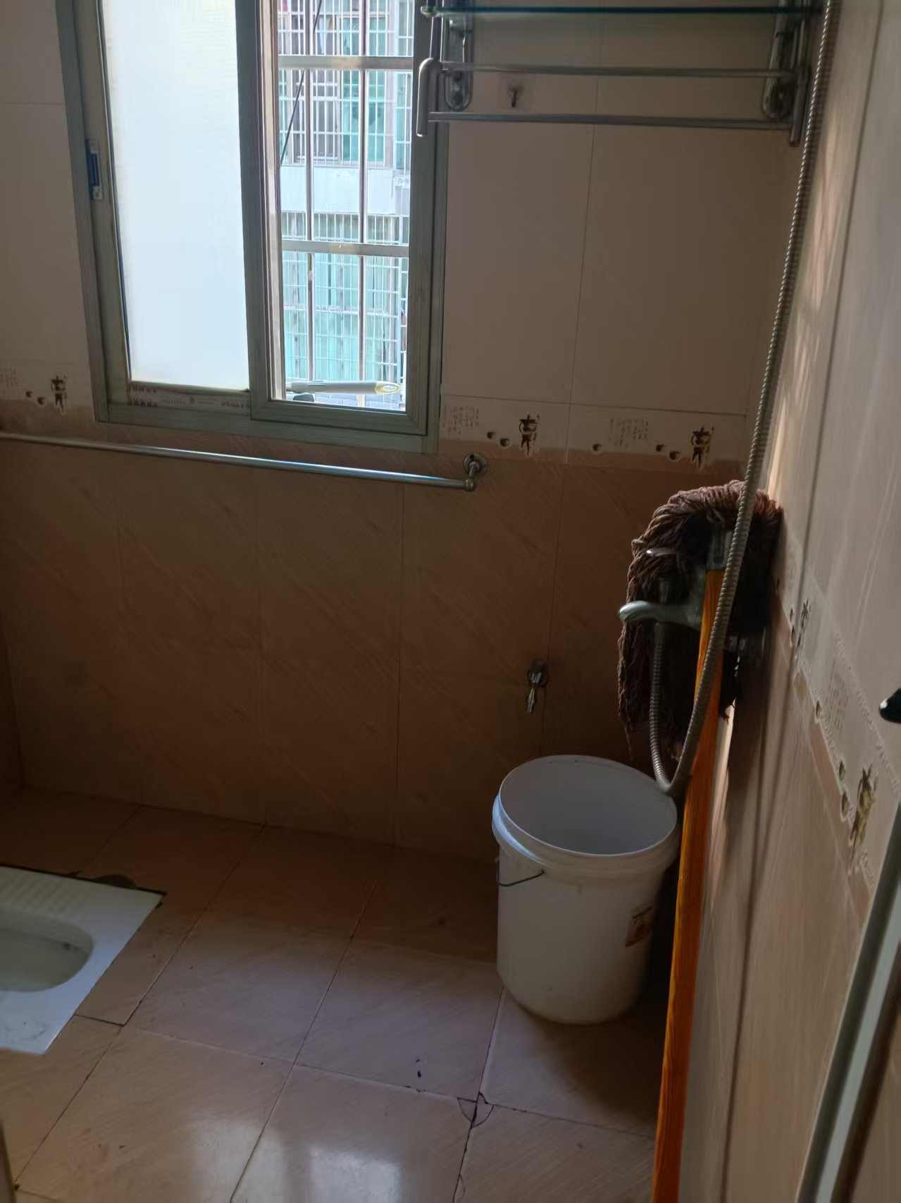 立新长湖安置区（水映豪廷安置房)  4室2厅1卫   1400.00元/月室内图