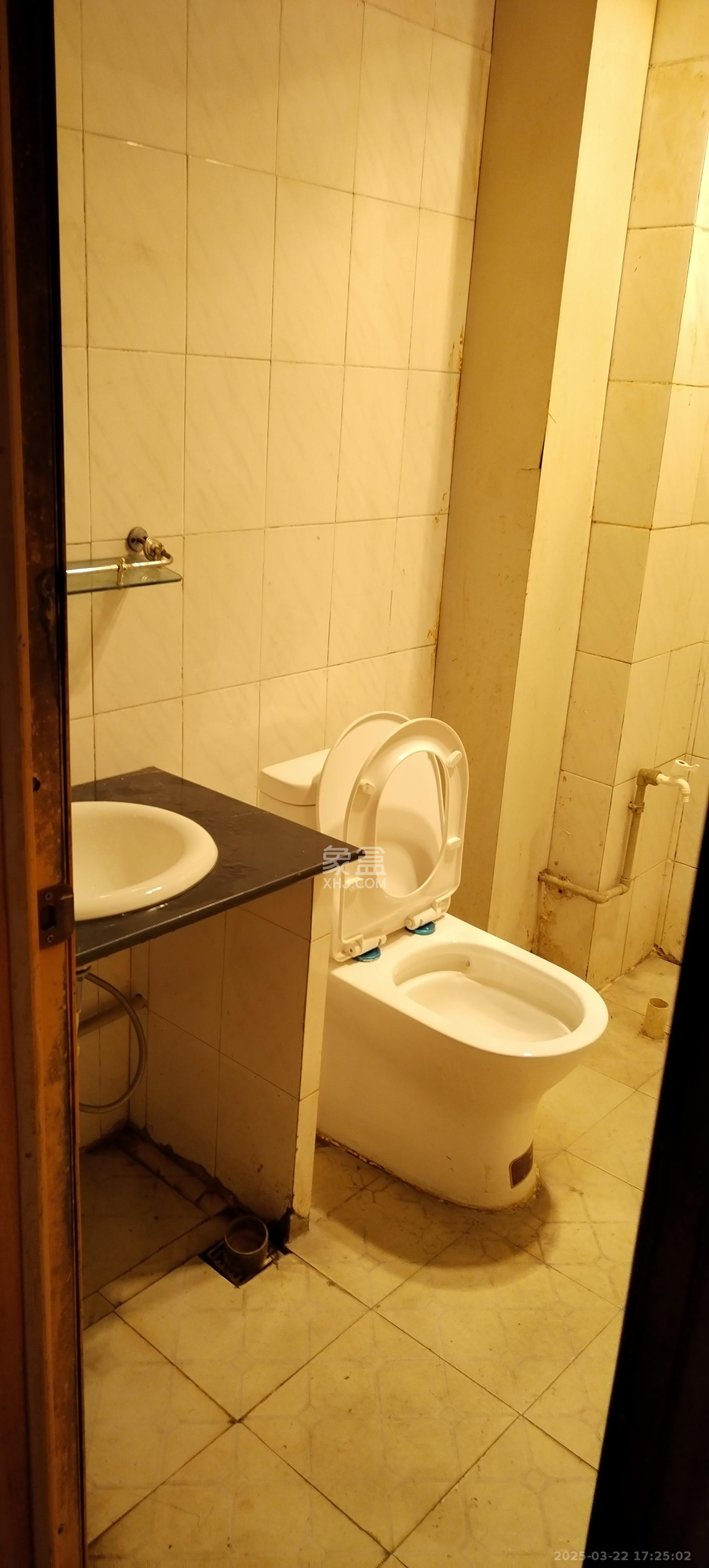 涟源百货城住宅 3室2厅2卫 1400.0元/月 涟源百货城住宅 3室2厅2卫 1400.0元/月室内图