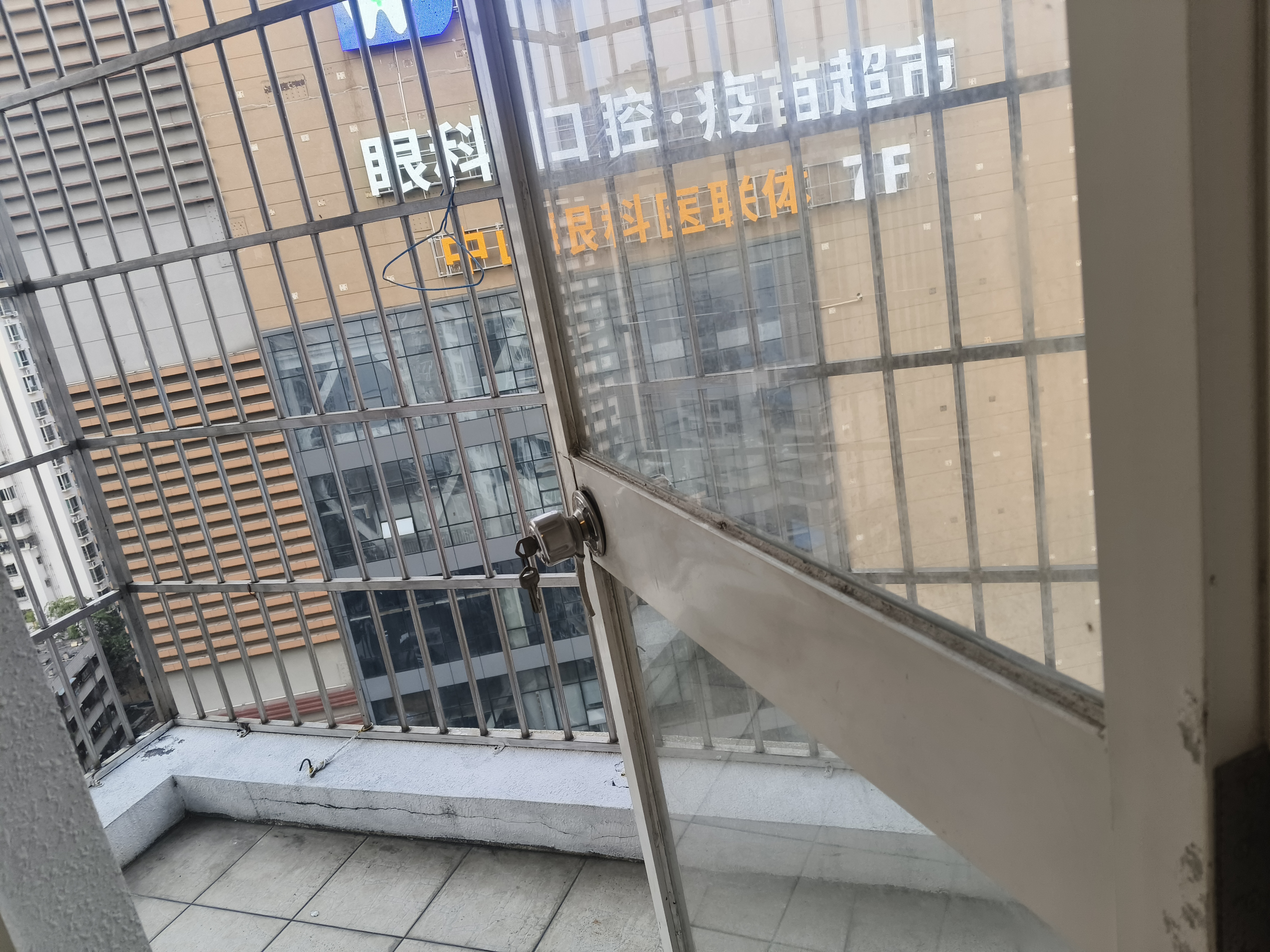 嘉华城市花园 4室2厅1卫 3800.0元/月 嘉华城市花园 4室2厅1卫 3800.0元/月室内图