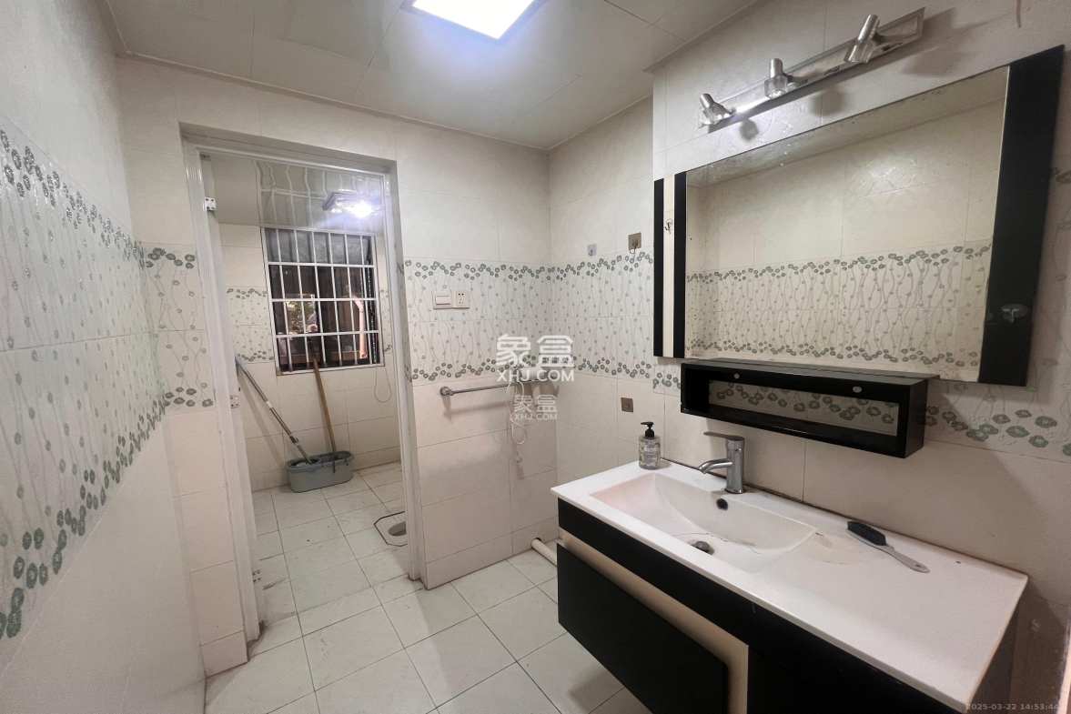 恒盛世家  3室2厅2卫    2200.0元/月 恒盛世家  3室2厅2卫    2200.0元/月室内图