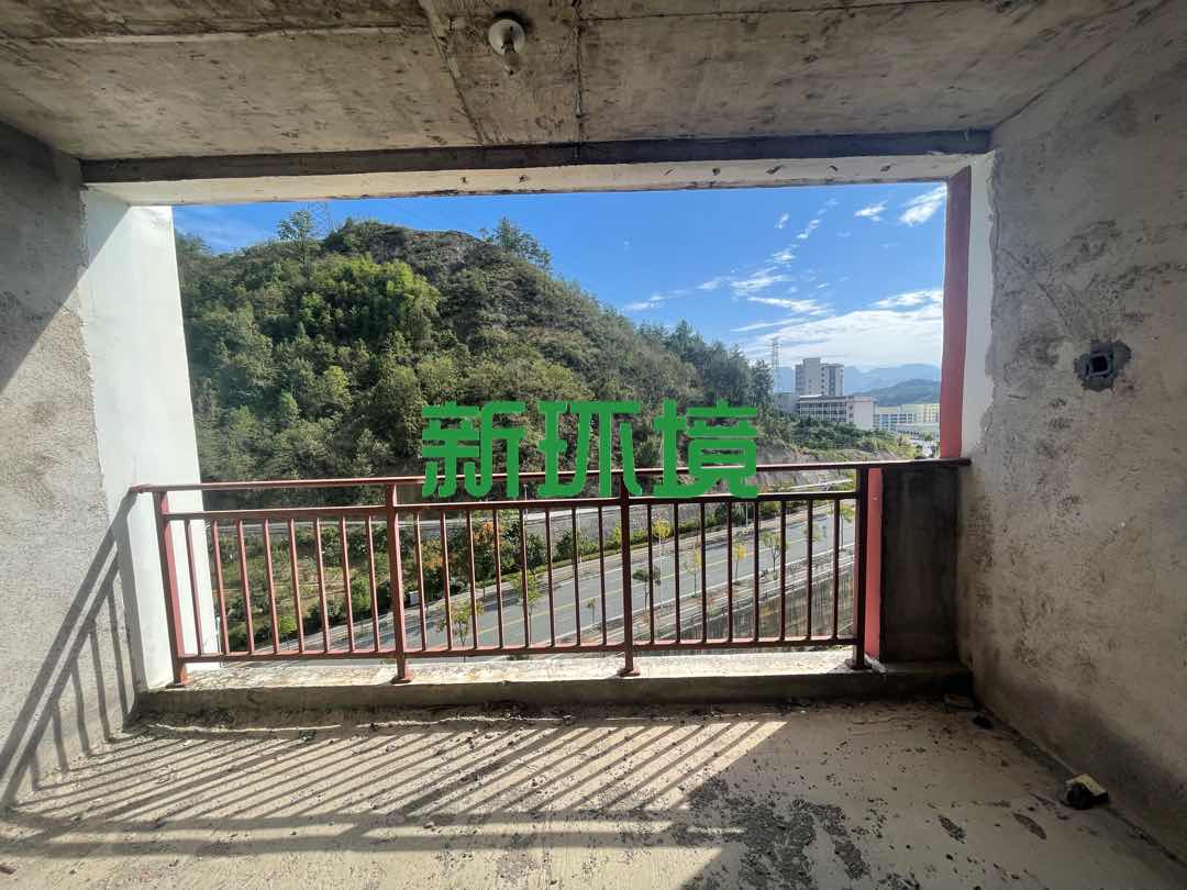 森林之家  3室2厅1卫   29.80万客厅