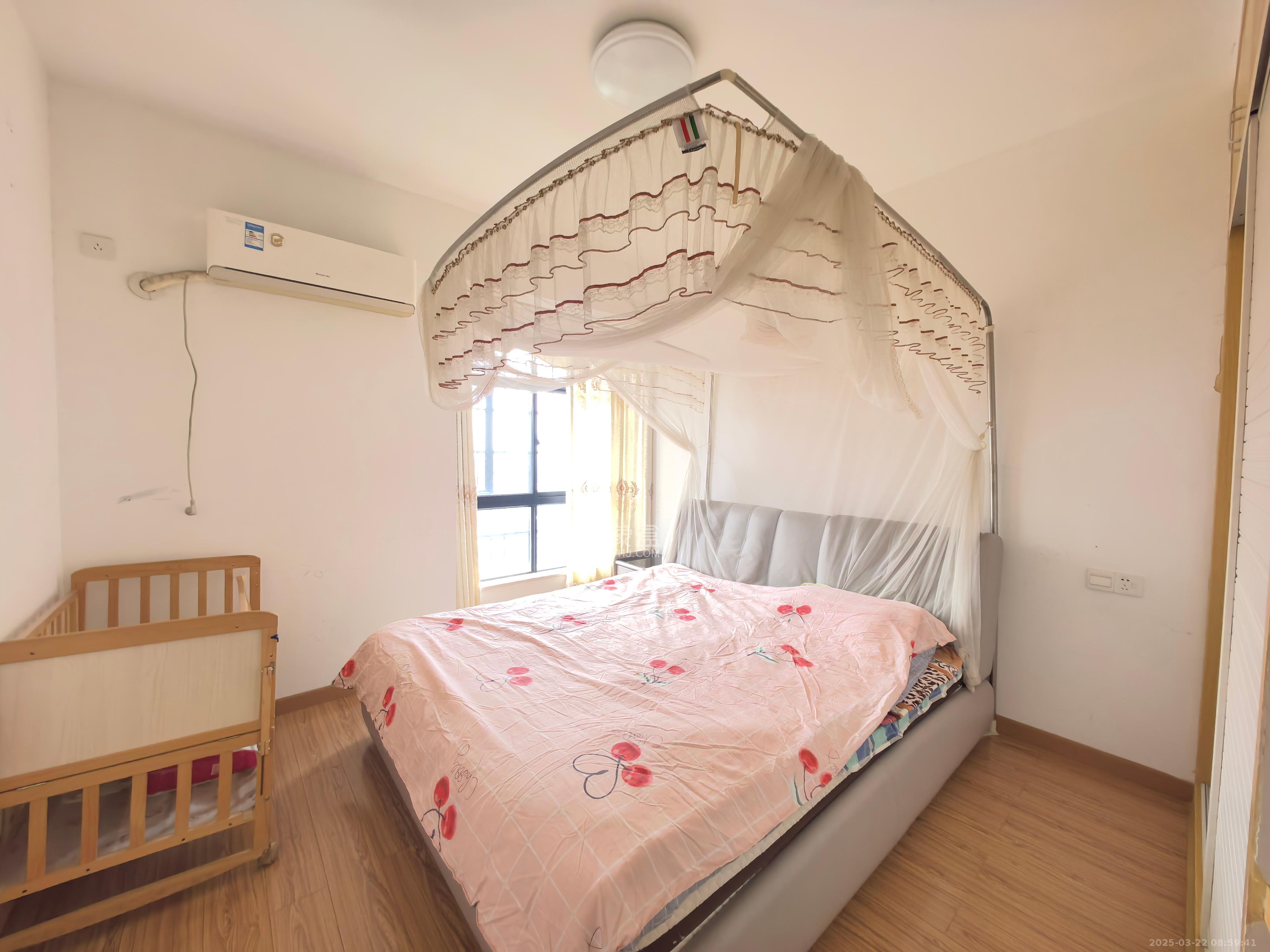 华雅花园  3室2厅2卫    60.0万 华雅花园  3室2厅2卫    60.0万客厅