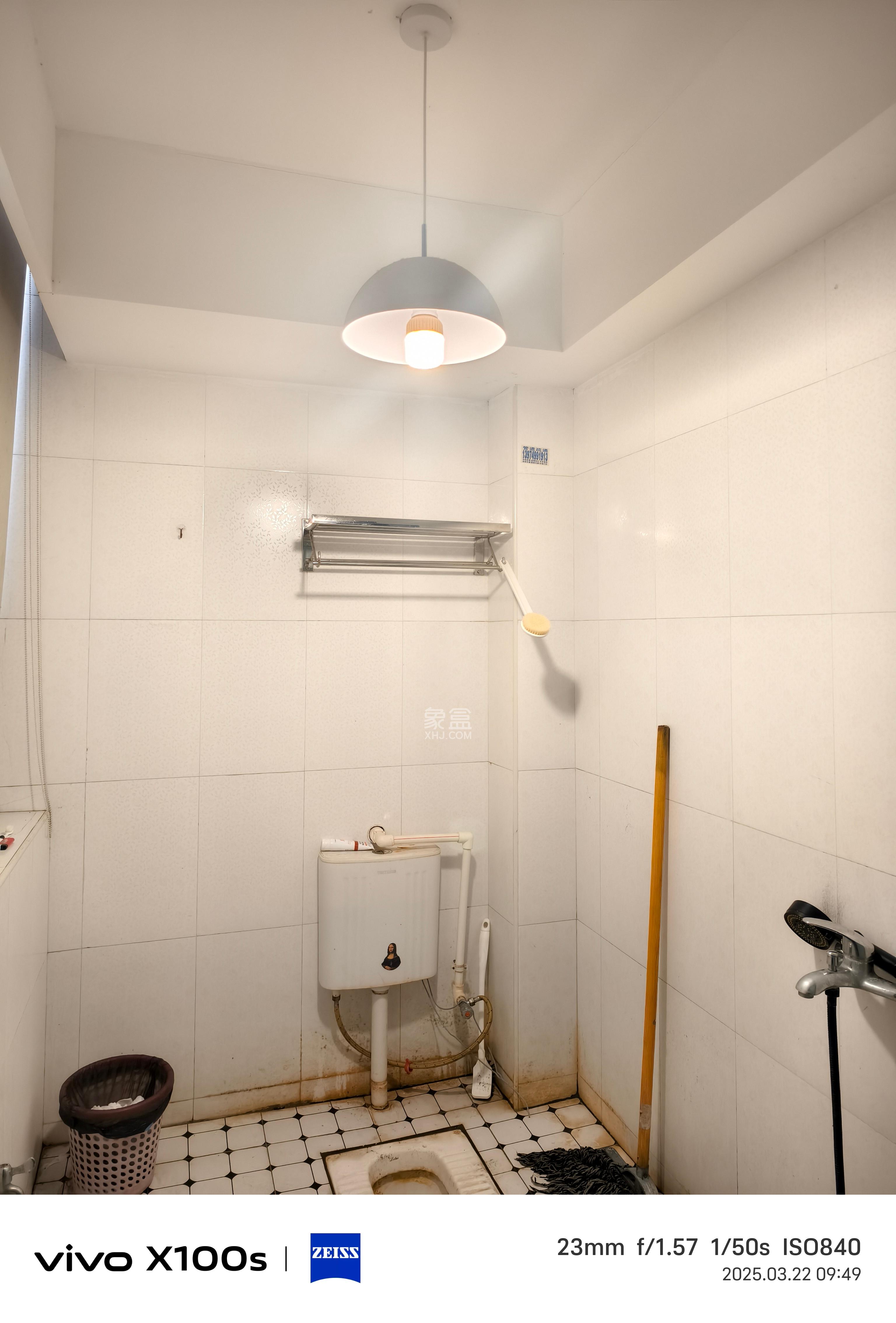 麓谷雅园 1室2厅1卫 650.0元/月 麓谷雅园 1室2厅1卫 650.0元/月室内图