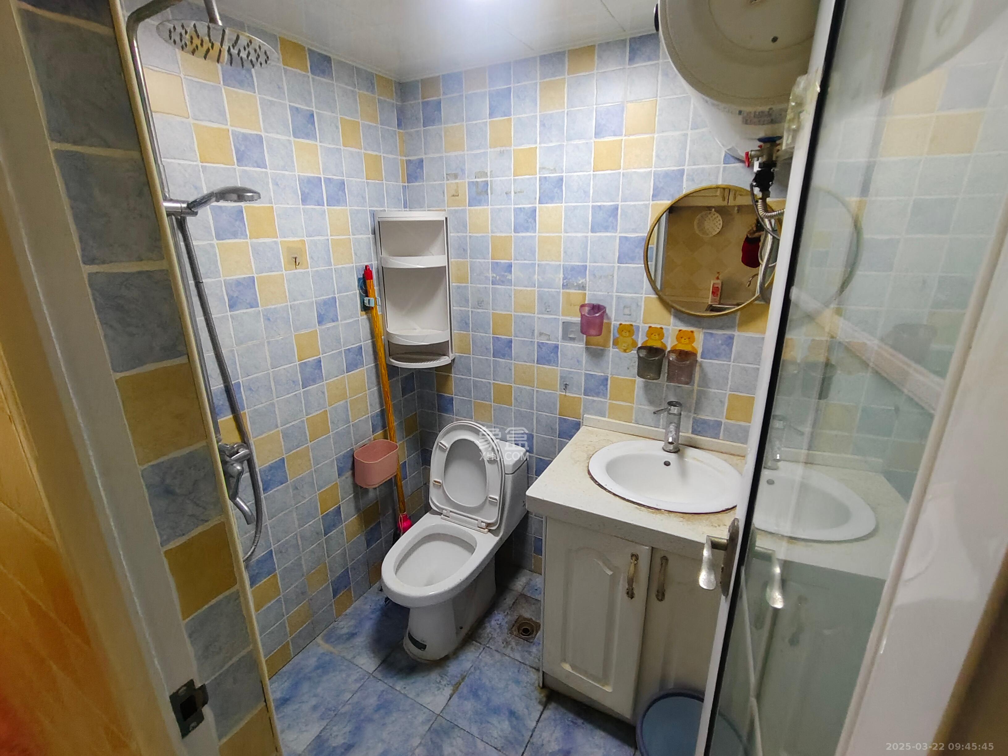 科达名居  1室2厅1卫   2200.00元/月室内图