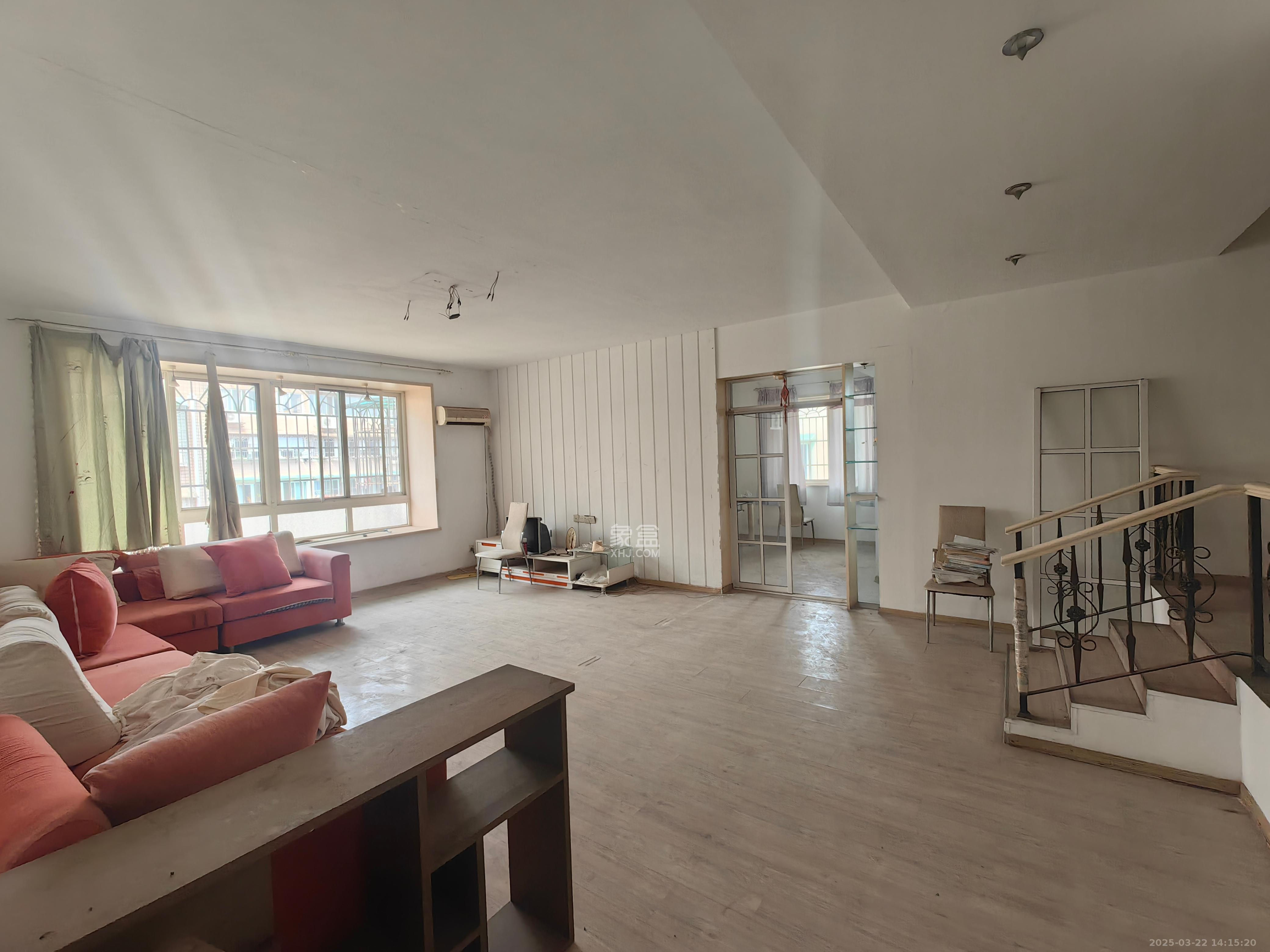 鑫天花园 4室2厅2卫 2200.0元/月 鑫天花园 4室2厅2卫 2200.0元/月室内图