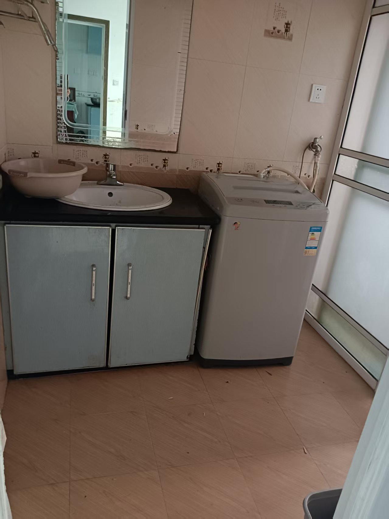 立新长湖安置区（水映豪廷安置房)  4室2厅1卫   1400.00元/月室内图