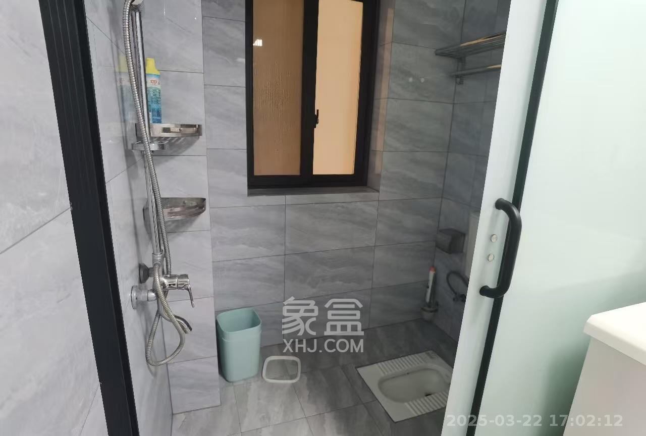 绿地新都会  2室2厅1卫   2100.00元/月