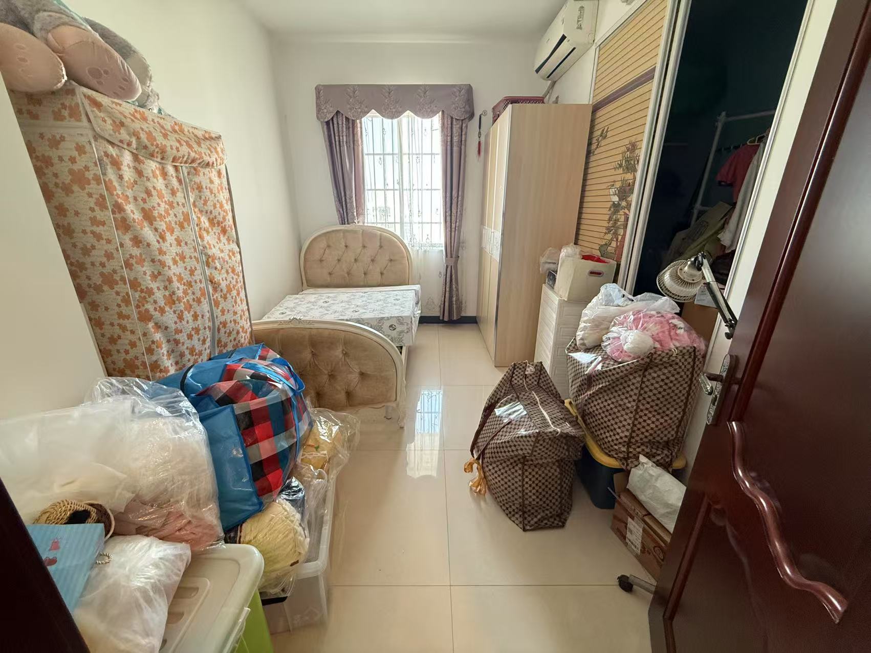 丽晶温泉海景花园一期(别名:丽晶维港、丽晶海景花园) 5室2厅2卫 315.0万 丽晶温泉海景花园一期(别名:丽晶维港、丽晶海景花园) 5室2厅2卫 315.0万室内图