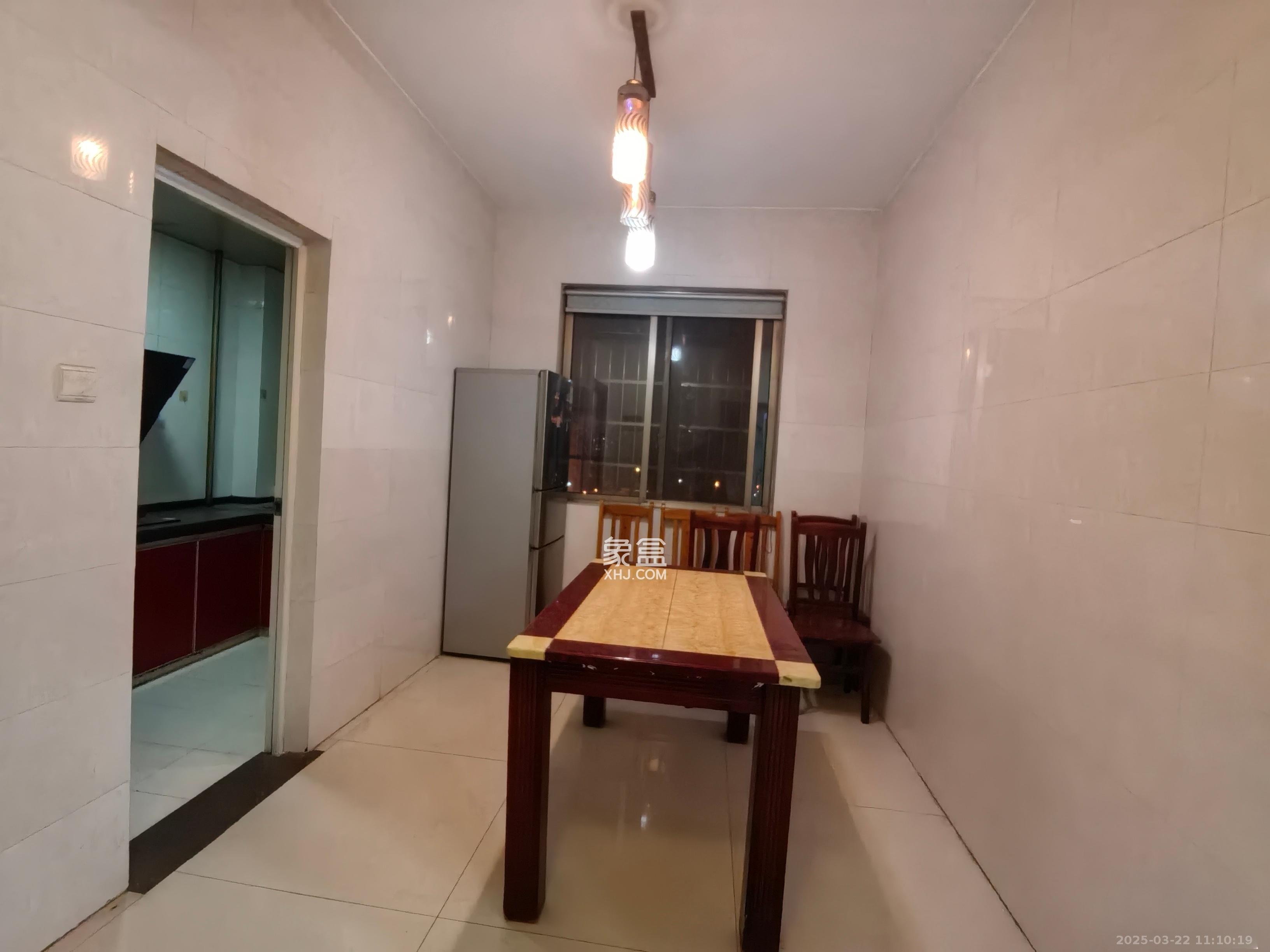 和太坪小区 3室2厅2卫 1800.0元/月 和太坪小区 3室2厅2卫 1800.0元/月室内图