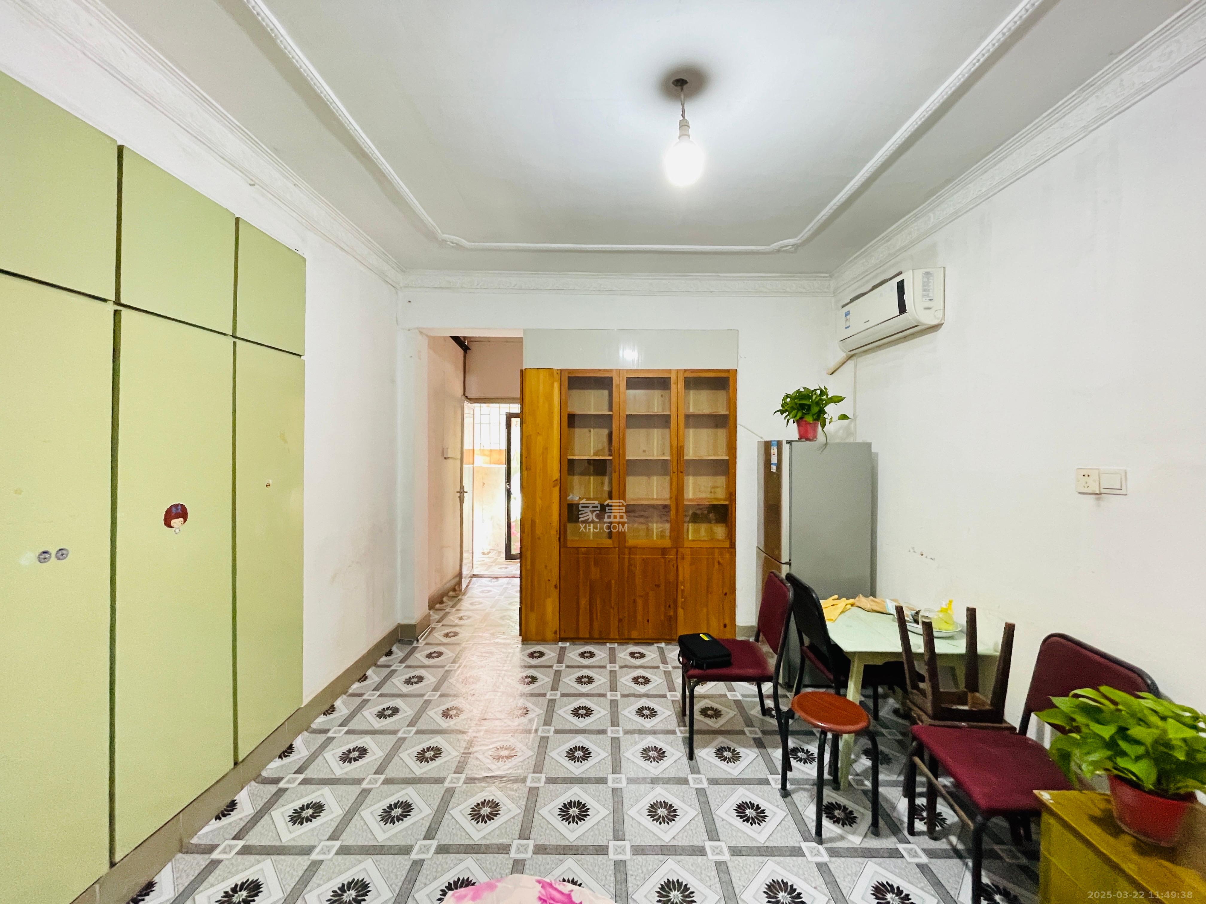 军属新村 1室1厅1卫 1200.0元/月 军属新村 1室1厅1卫 1200.0元/月室内图