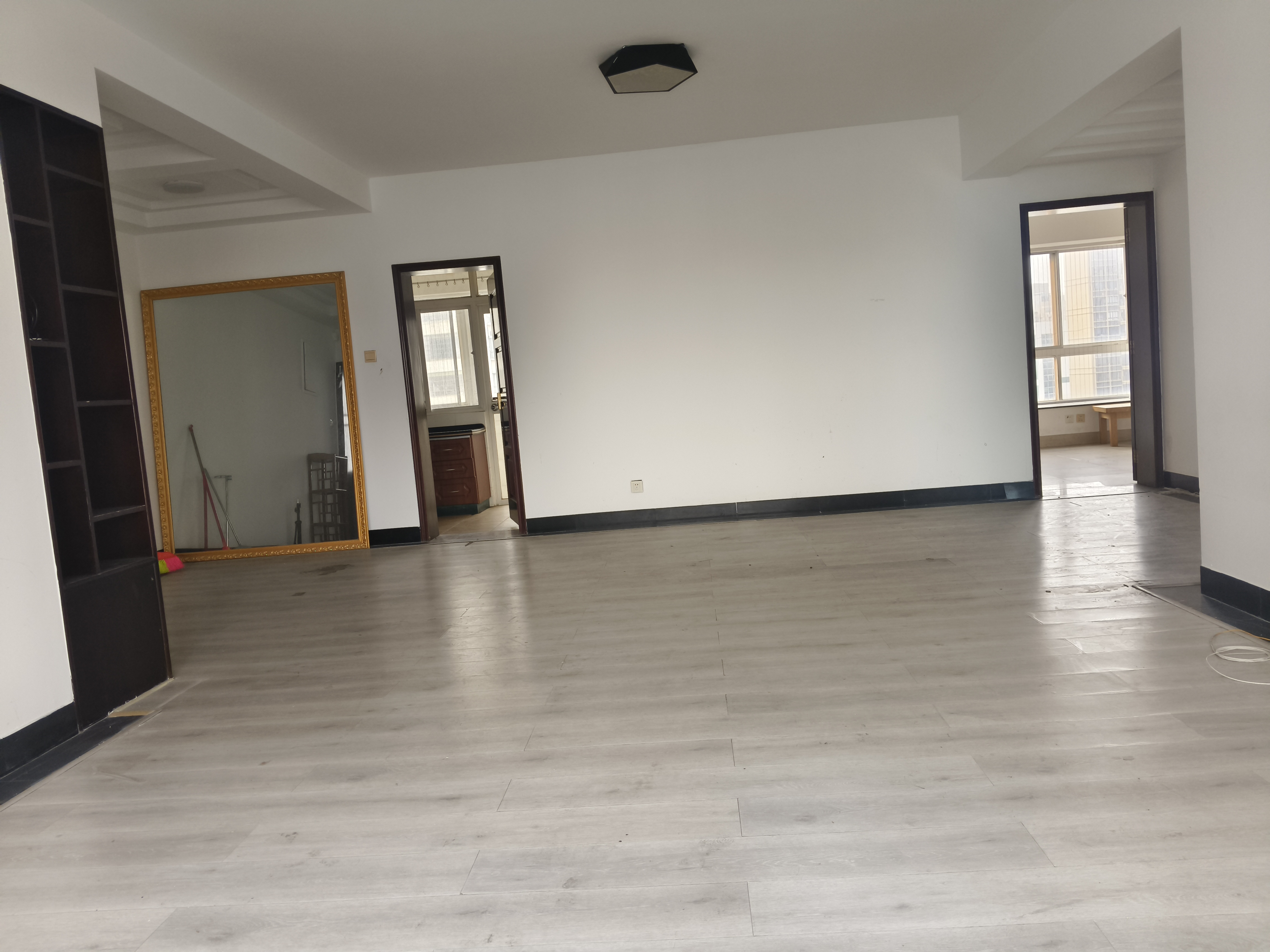 嘉华城市花园 4室2厅1卫 3800.0元/月 嘉华城市花园 4室2厅1卫 3800.0元/月室内图