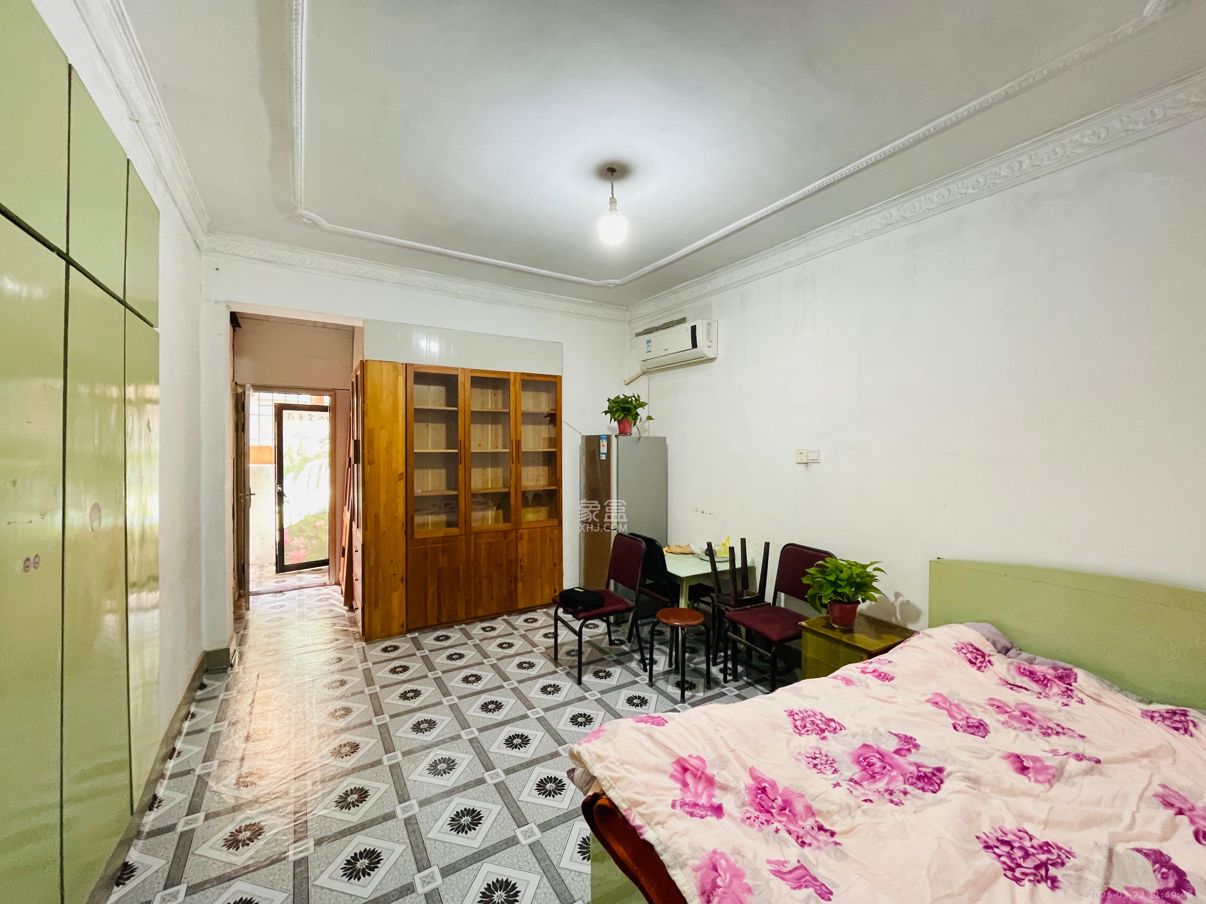 军属新村 1室1厅1卫 1200.0元/月 军属新村 1室1厅1卫 1200.0元/月室内图