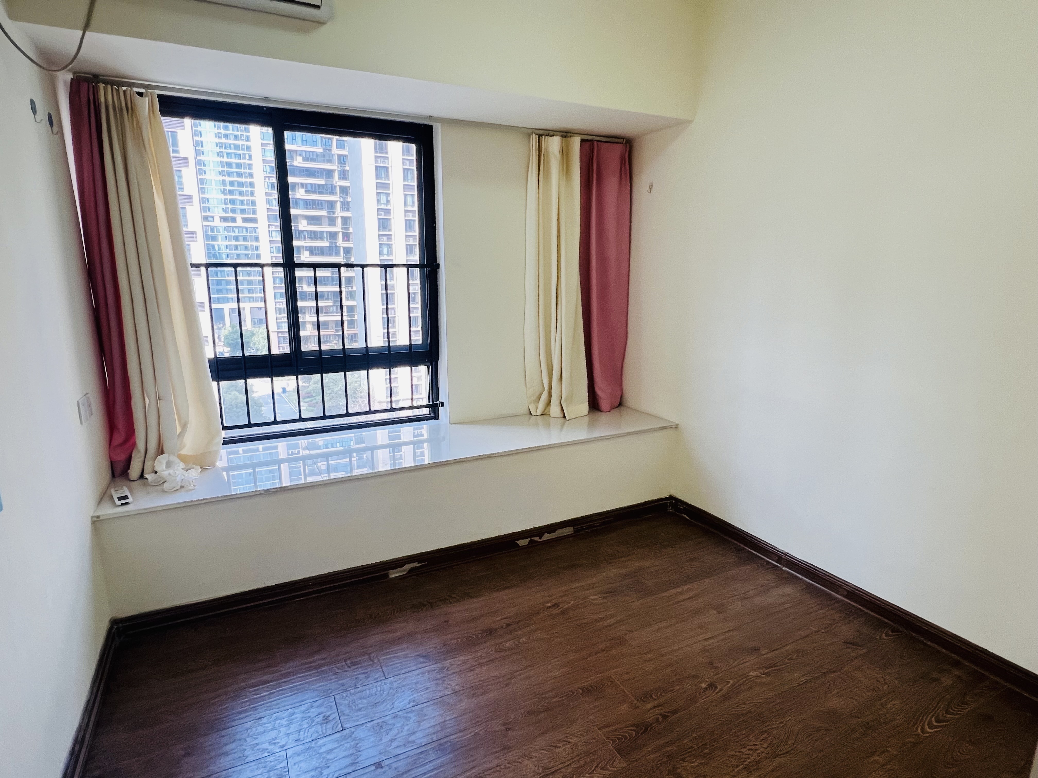 碧桂园 4室2厅2卫 1700.0元/月 碧桂园 4室2厅2卫 1700.0元/月室内图