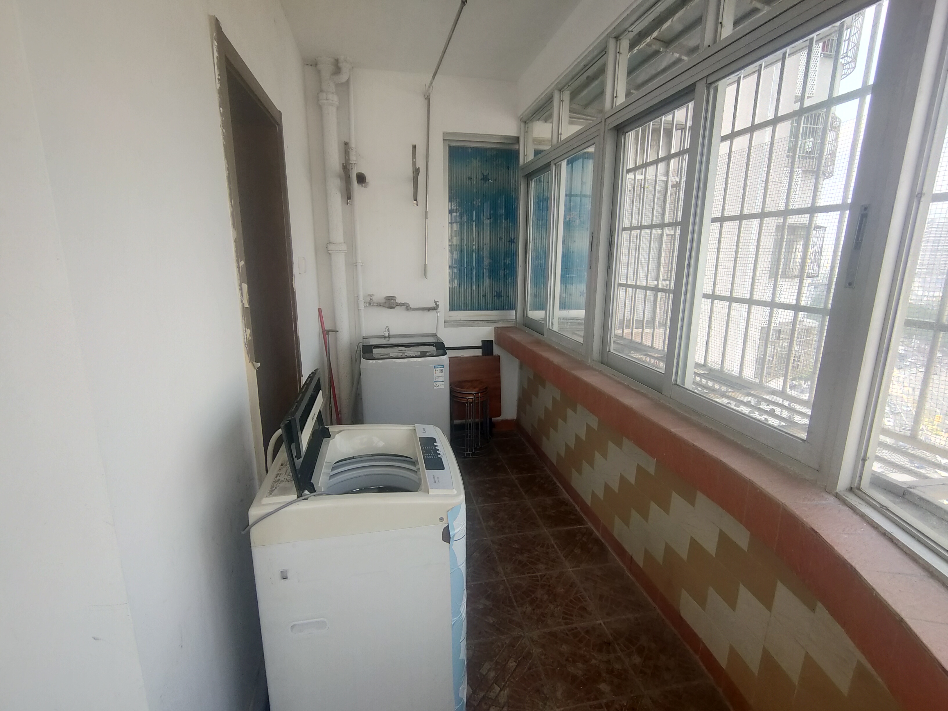 国托公寓 3室2厅1卫 2000.0元/月 国托公寓 3室2厅1卫 2000.0元/月室内图