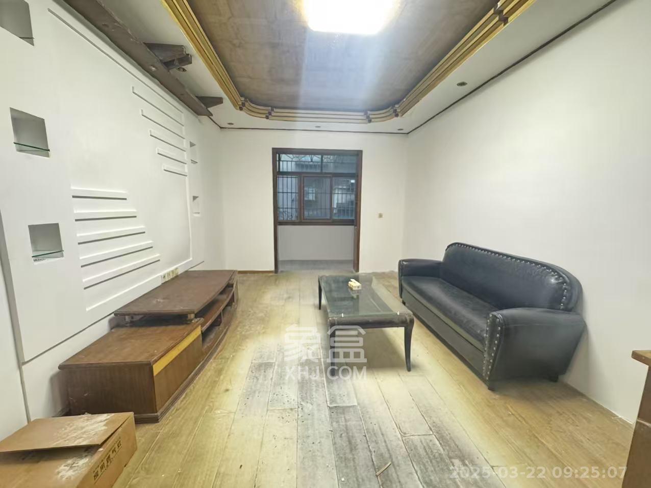 郊区外贸宿舍  2室1厅1卫    1600.0元/月 郊区外贸宿舍  2室1厅1卫    1600.0元/月室内图