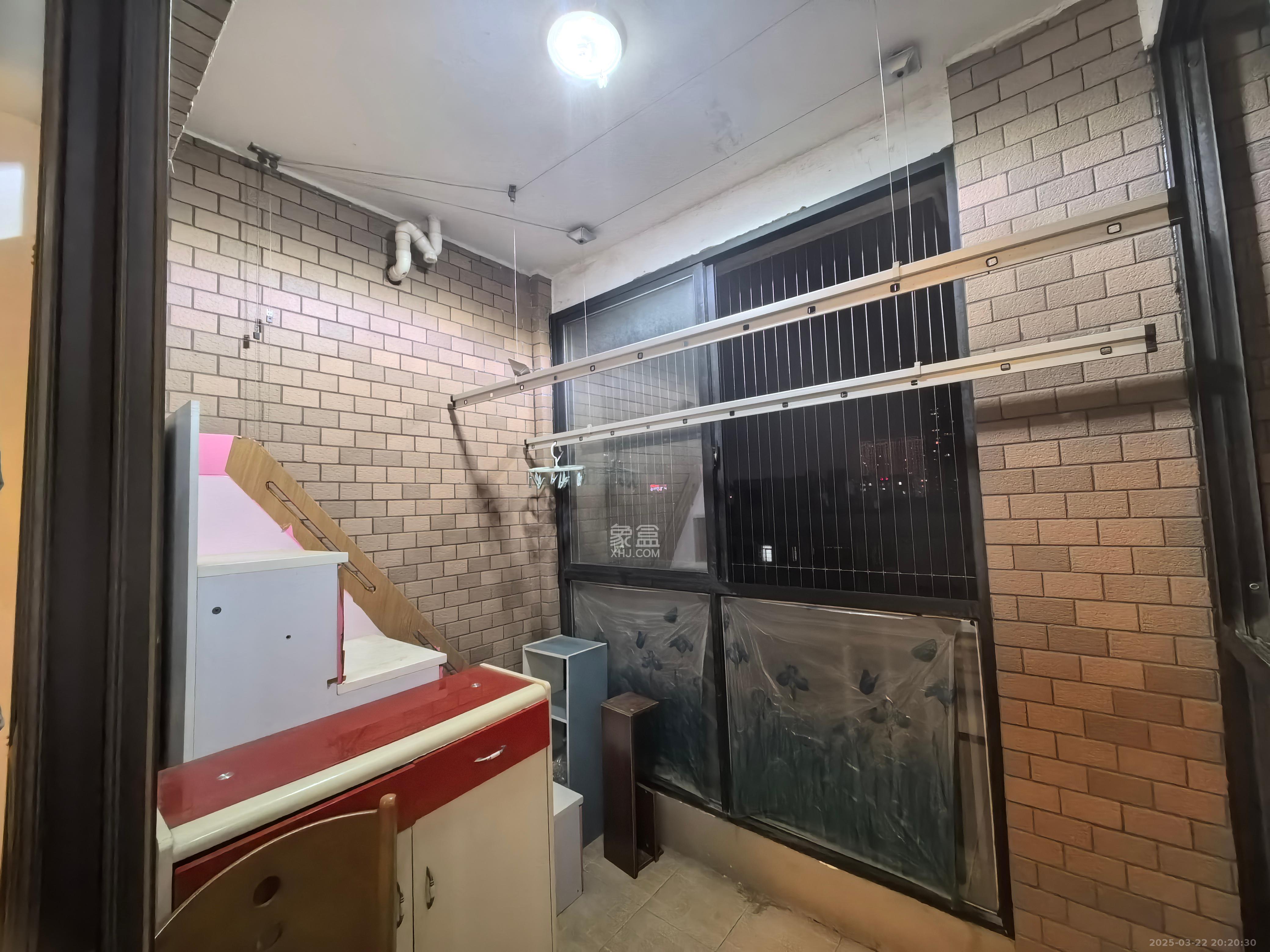 华润凤凰城一期  2室2厅1卫   1800.00元/月室内图