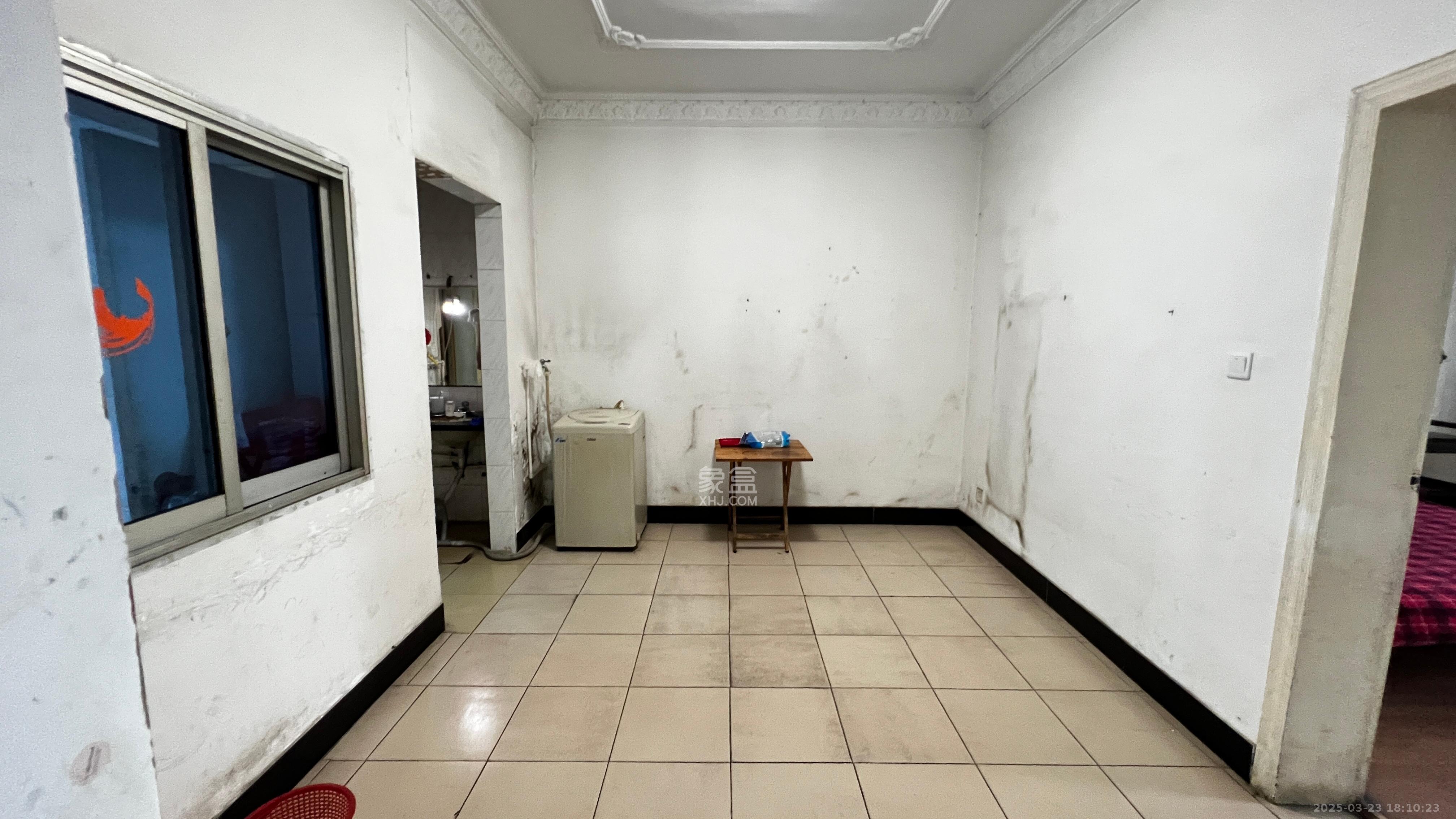 万发客车厂宿舍(万发宿舍) 2室2厅1卫 1300.0元/月 万发客车厂宿舍(万发宿舍) 2室2厅1卫 1300.0元/月室内图